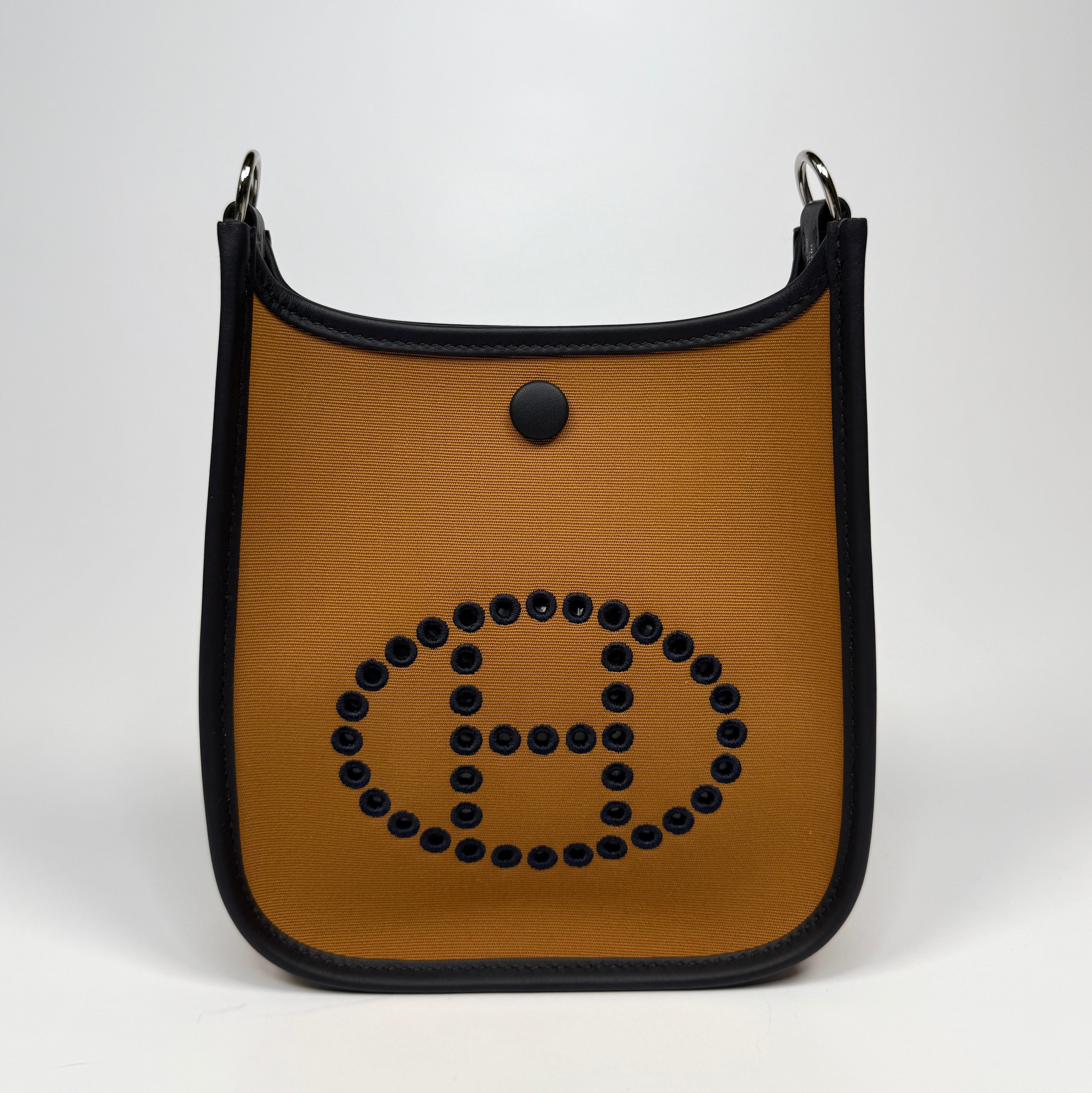 Hermès Evelyne TPM In Dune Cassis & Caban With Palladium hardware. Authentic and preloved. New condition.