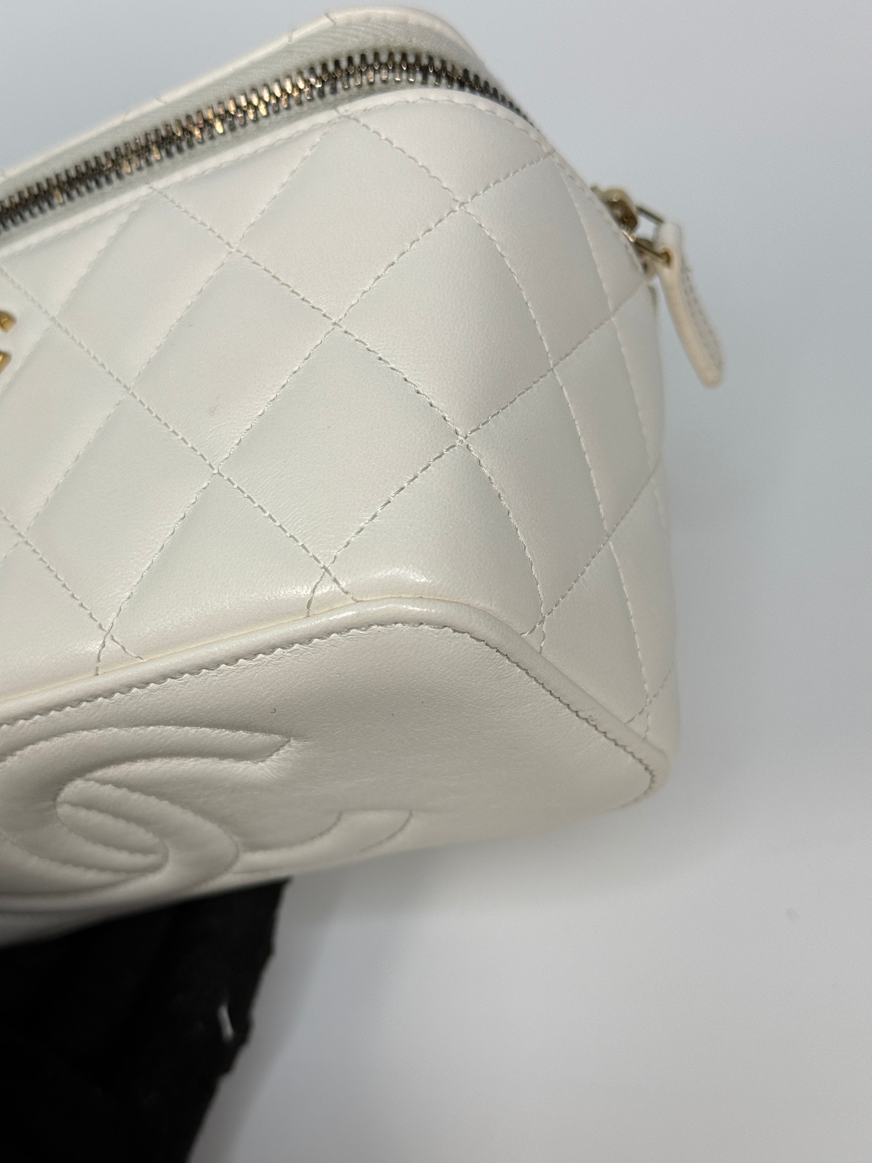 Authentic and preloved Chanel Quilted Pearl Crush Mini Vanity In White Lambskin Leather With Aged Gold Hardware
