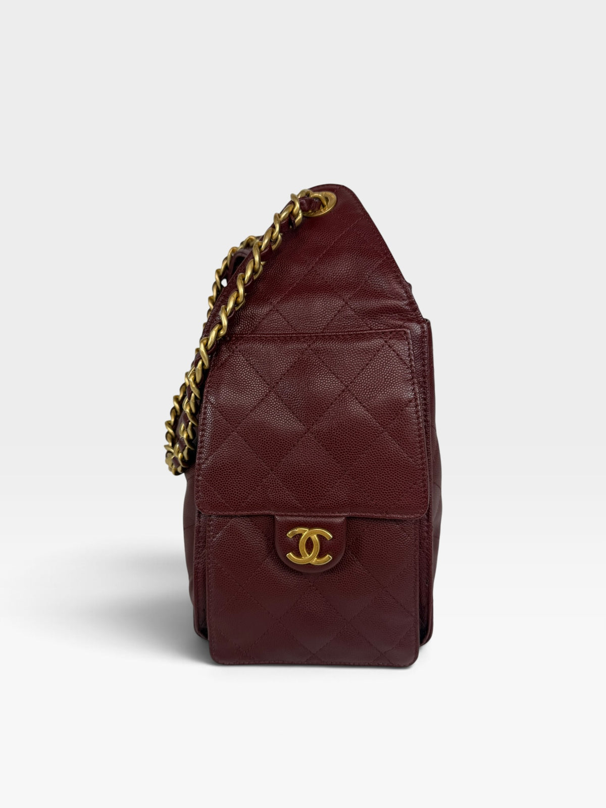 *Luxe Top Pick* Chanel 25 Small In Burgundy Caviar Leather With Gold Hardware, Authentic and preloved in excellent condition. 100% guatantee