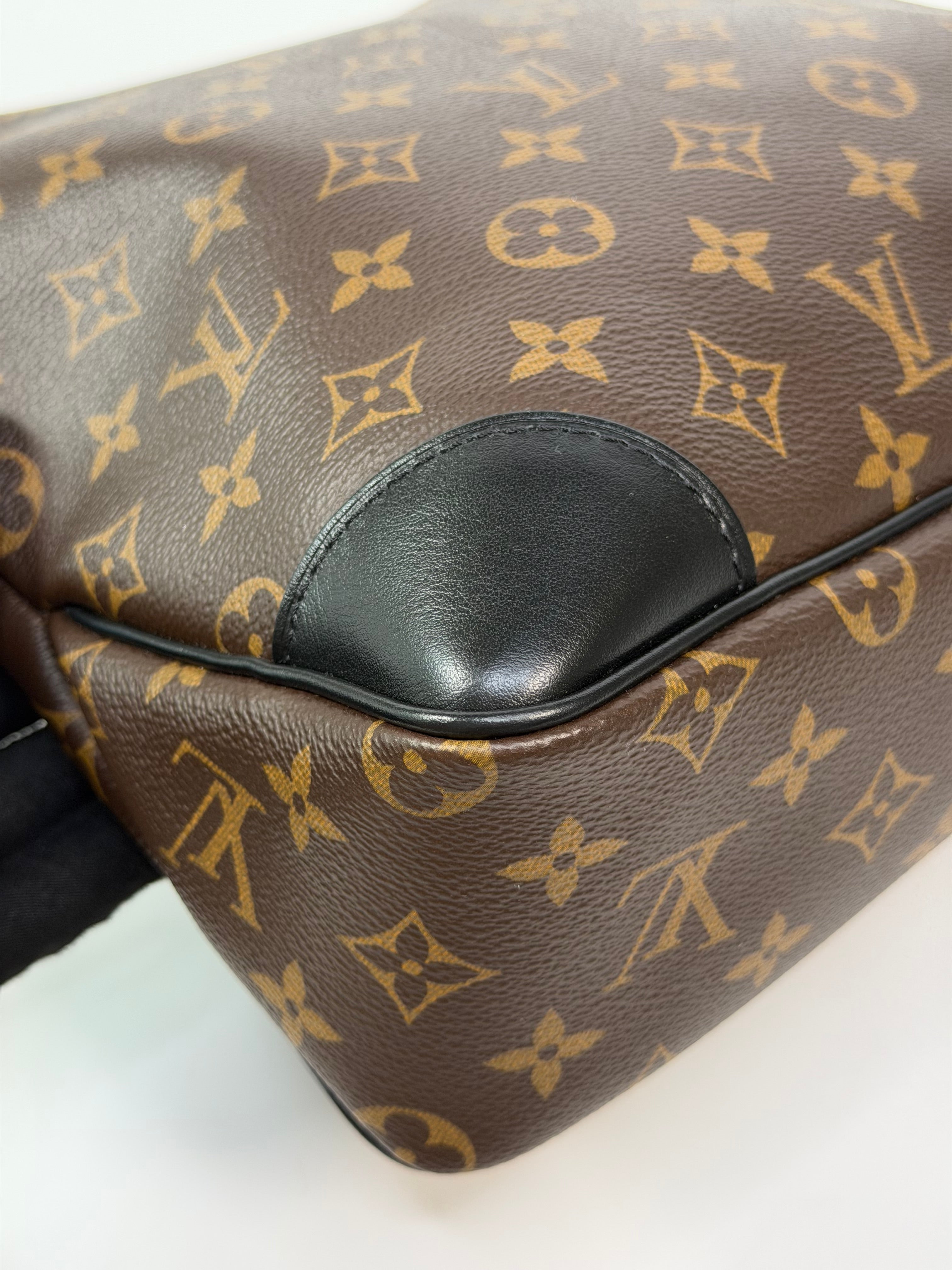 Louis Vuitton Odéon MM Bag In Monogram Canvas With Gold Hardware. 100% authentic and preloved in excellent condition
