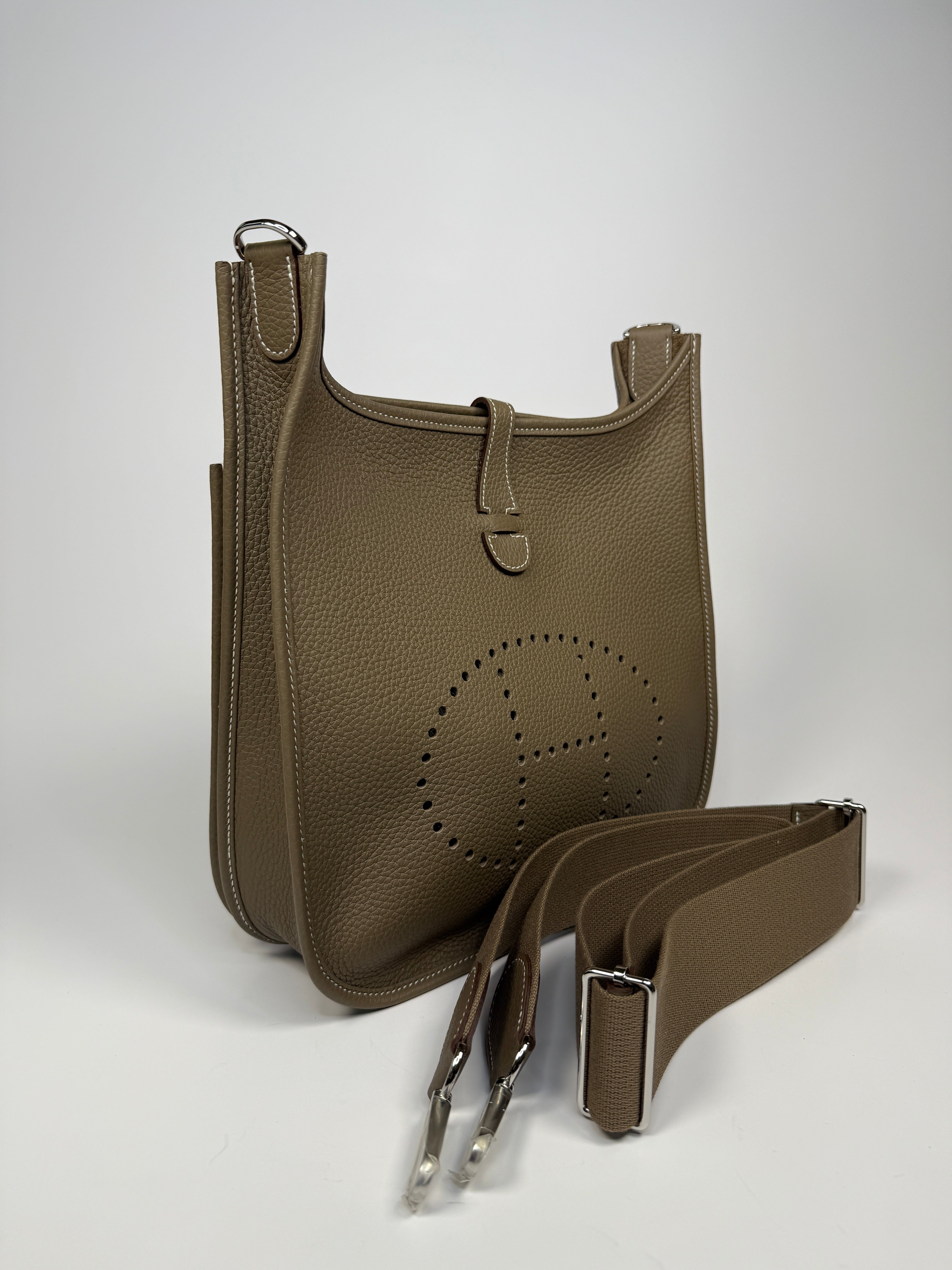 Hermès Evelyne 29 In Etoupe Clemence Leather With Palladium Hardware. New condition. Authentic and preloved 