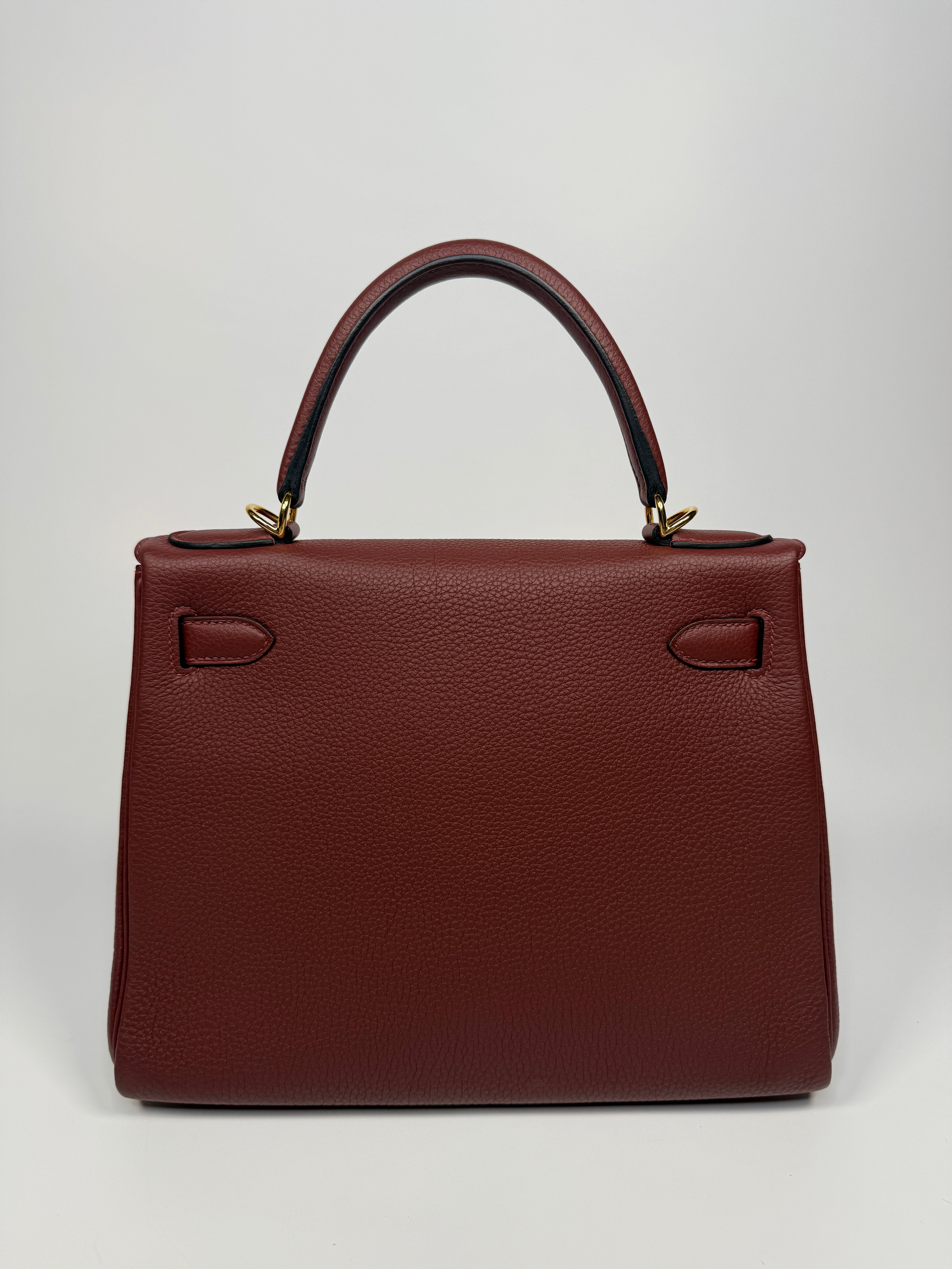 Hermès Kelly 28 In Rouge H Togo Leather With Gold Hardware New and Unused Condition. Authentic and preloved 