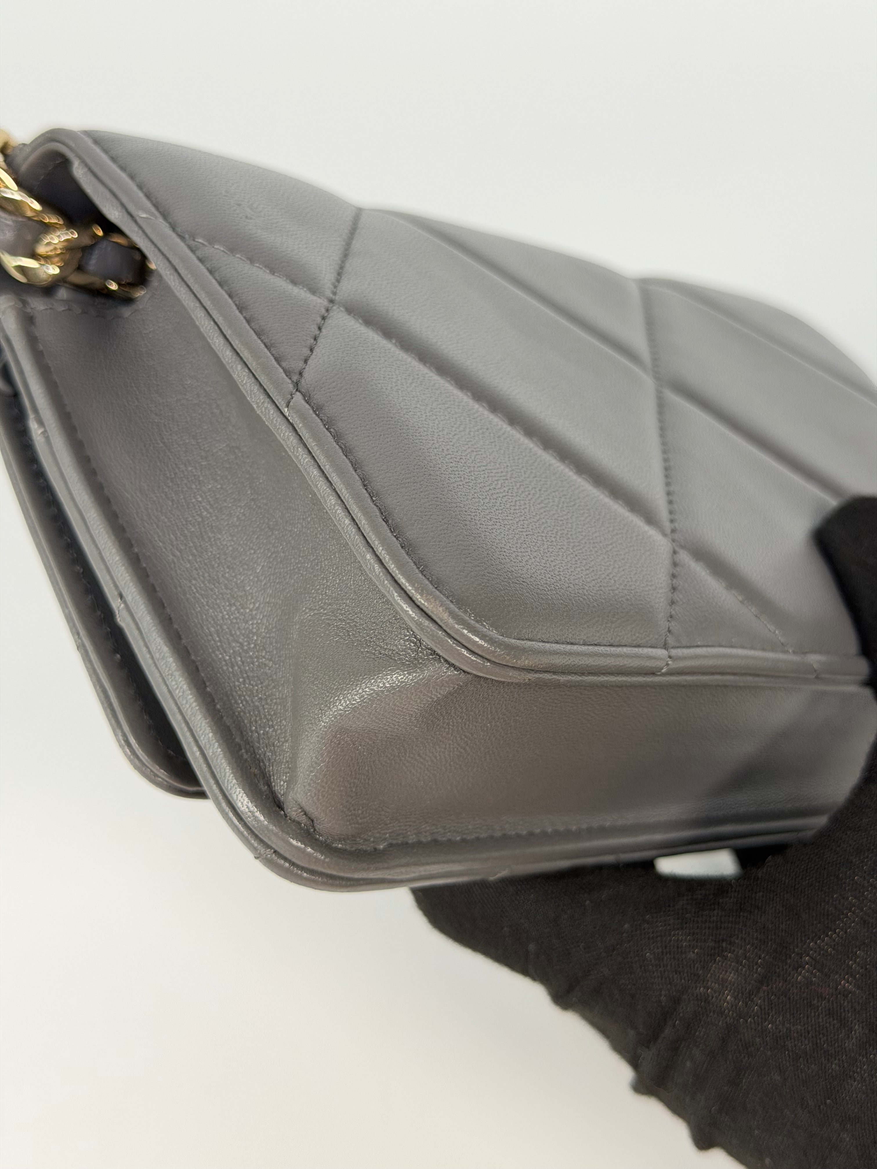 Chanel 19 Wallet On Chain Grey Lambskin With Mixed Hardware. 100% authentic and preloved in excellent condition.