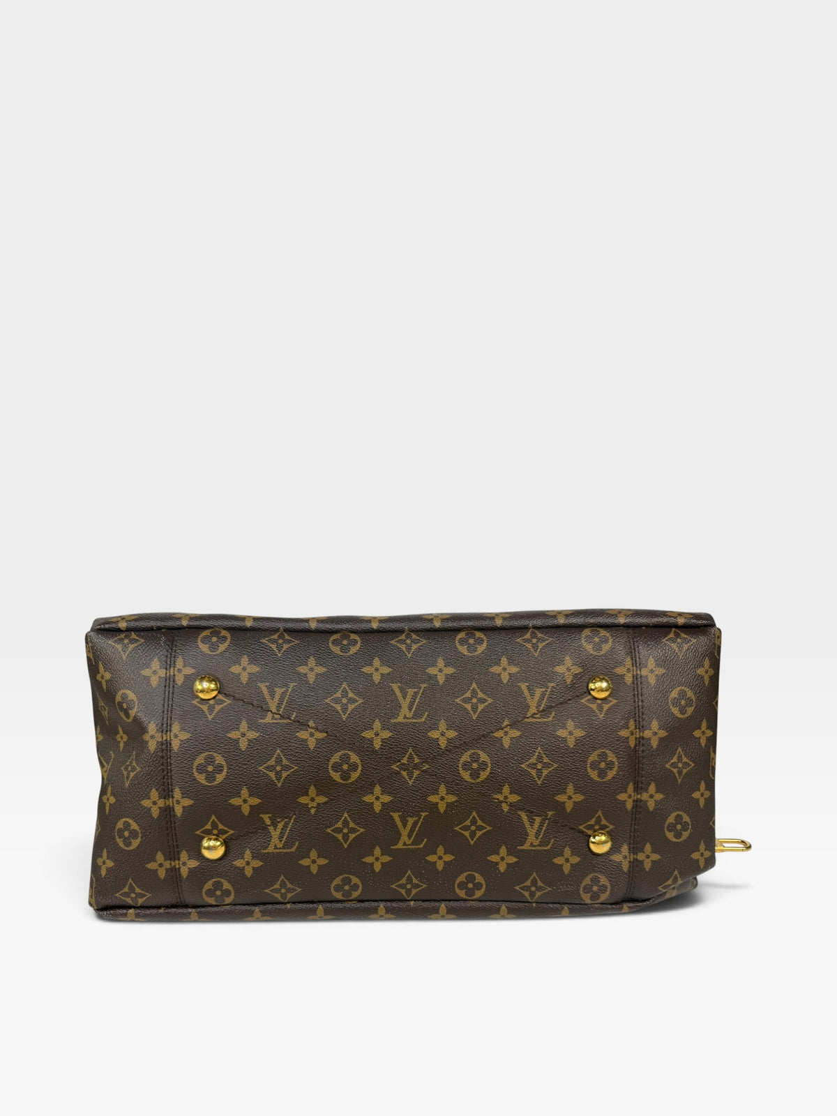 Louis Vuitton Monogram Artsy MM Shoulder Bag 100% authentic and preloved in excellent condition 
