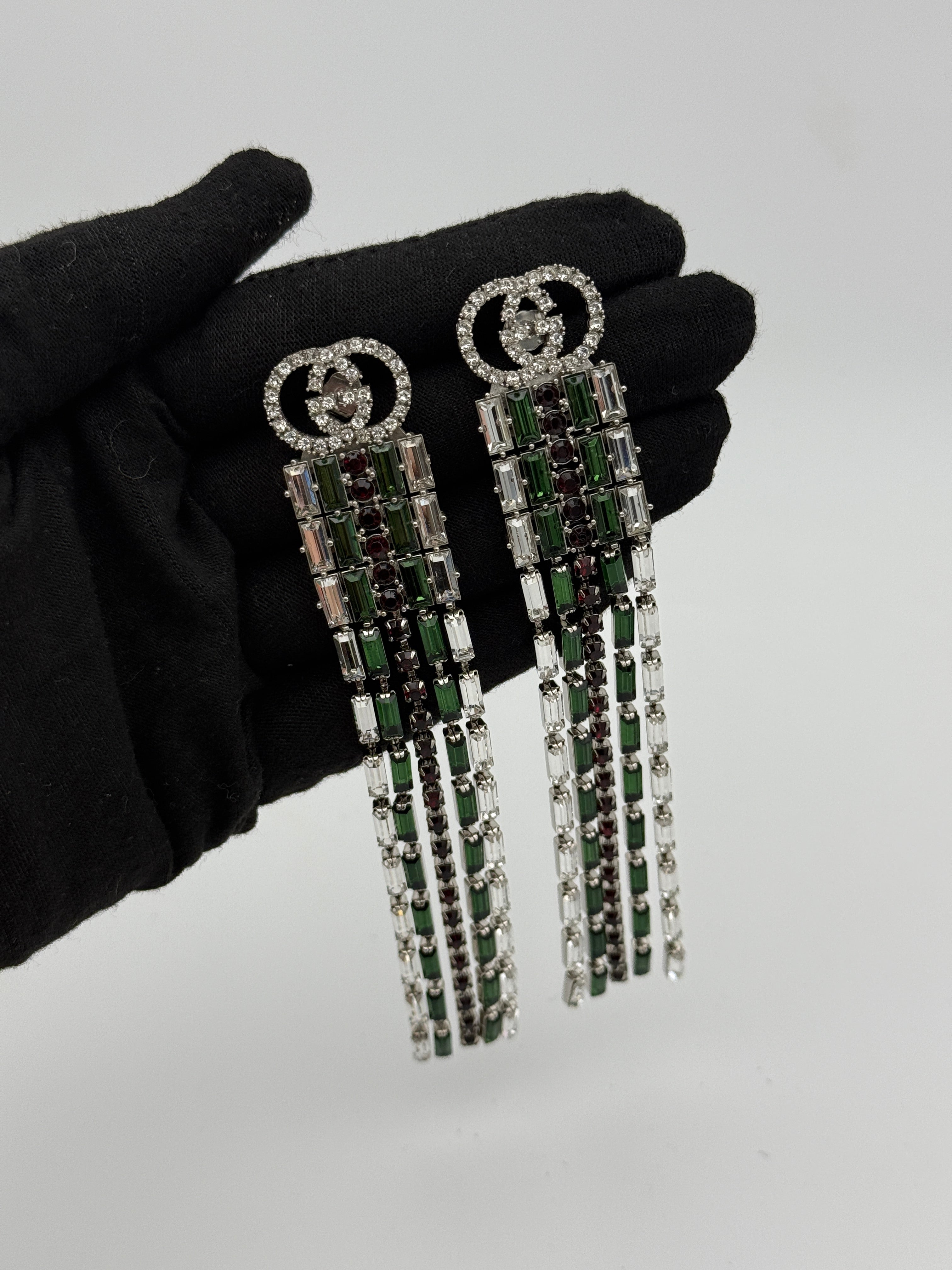 Authentic and preloved Gucci GG Earrings Rhinestone Earrings. Excellent Condition. 100% Authenticity guarantee