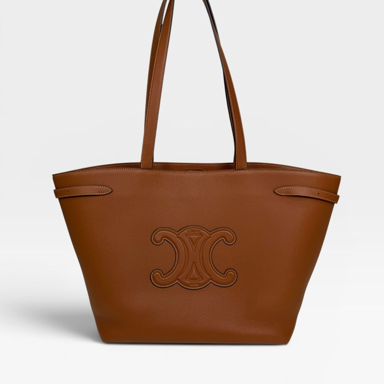 Celine Medium Cabas Anaïs Triomphe In Tan Grained Calfskin. Authentic and preloved in excellent condition
