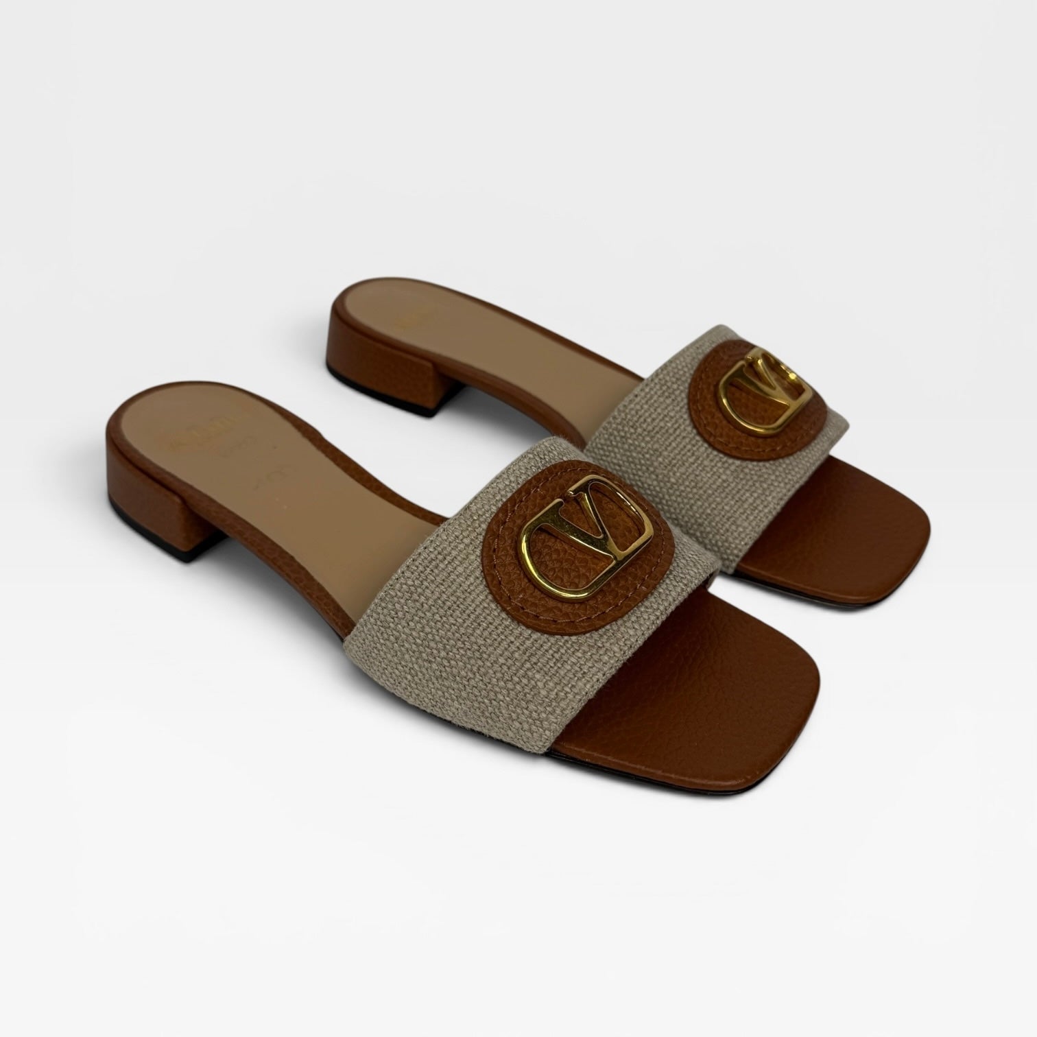 Excellent Authentic and preloved Valentino Garavani VLOGO Sandals (Size 5.5/UK 38.5)
