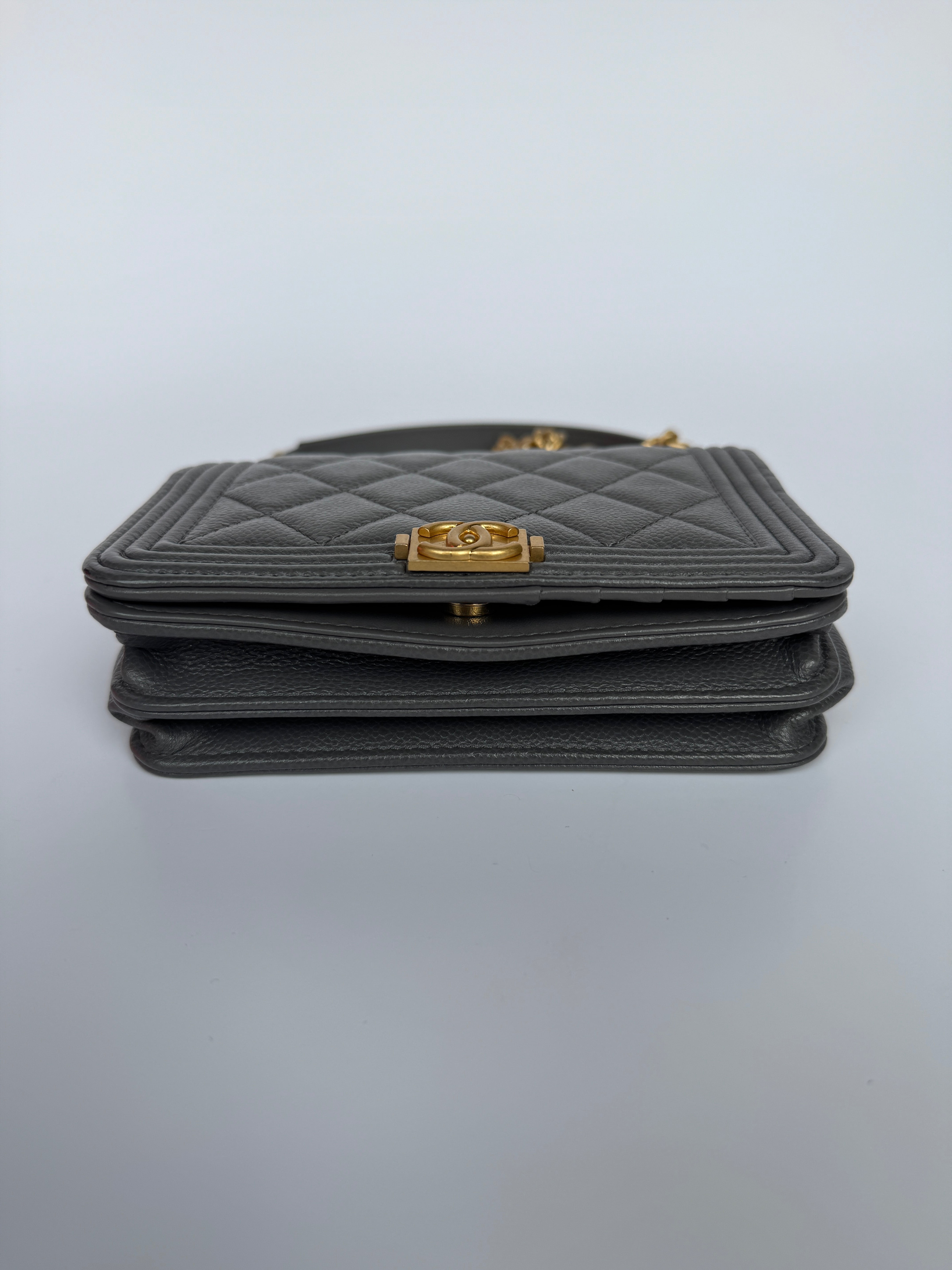 Chanel Boy Square Wallet On Chain In Grey Caviar Gold Hardware
Pre Loved & Authentic 