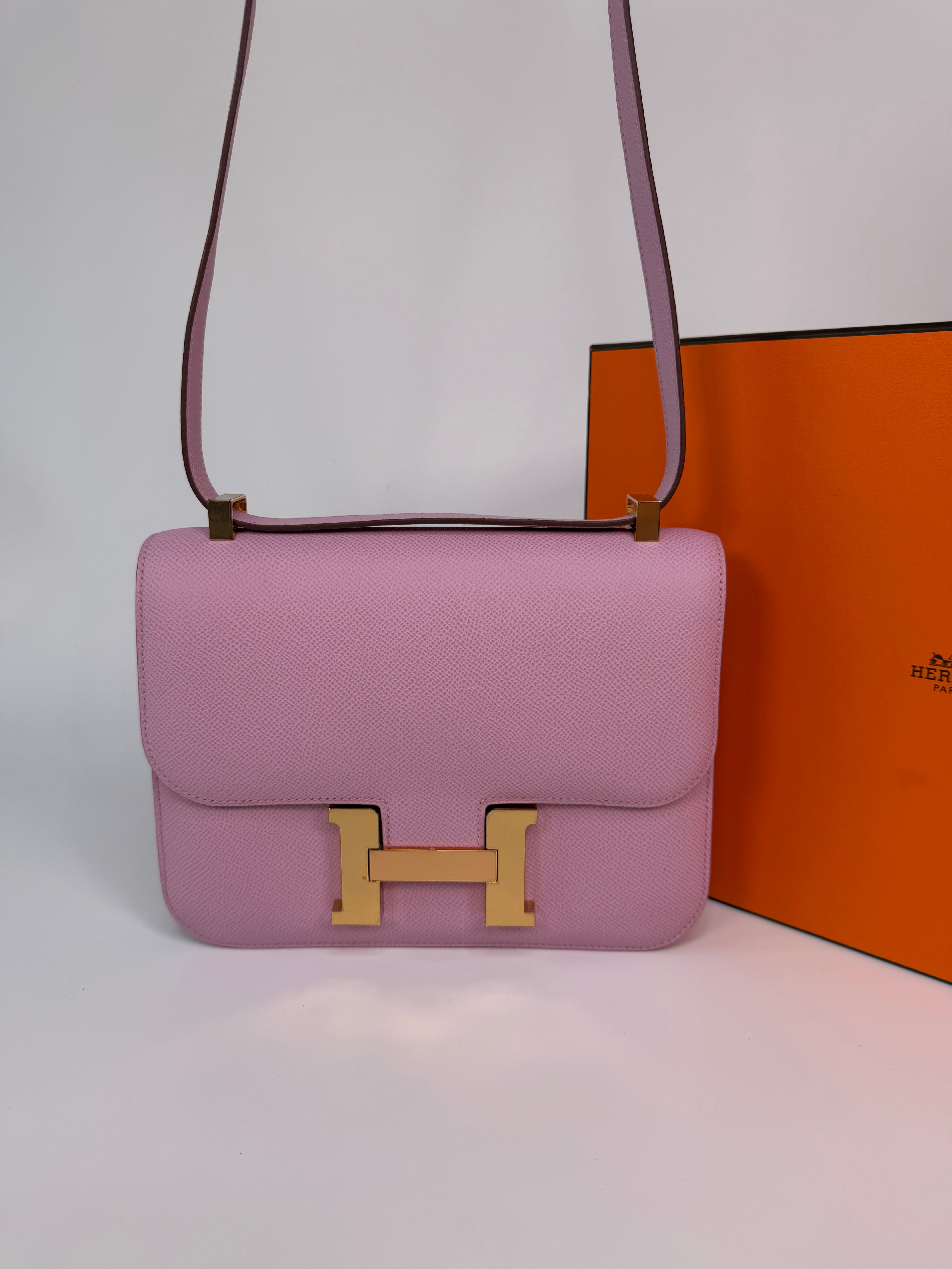 Hermès Constance 22 In Mauve Sylvester Epsom Leather With Rose Gold Hardware. Authentic and preloved in excellent condition. 100% guarantee.