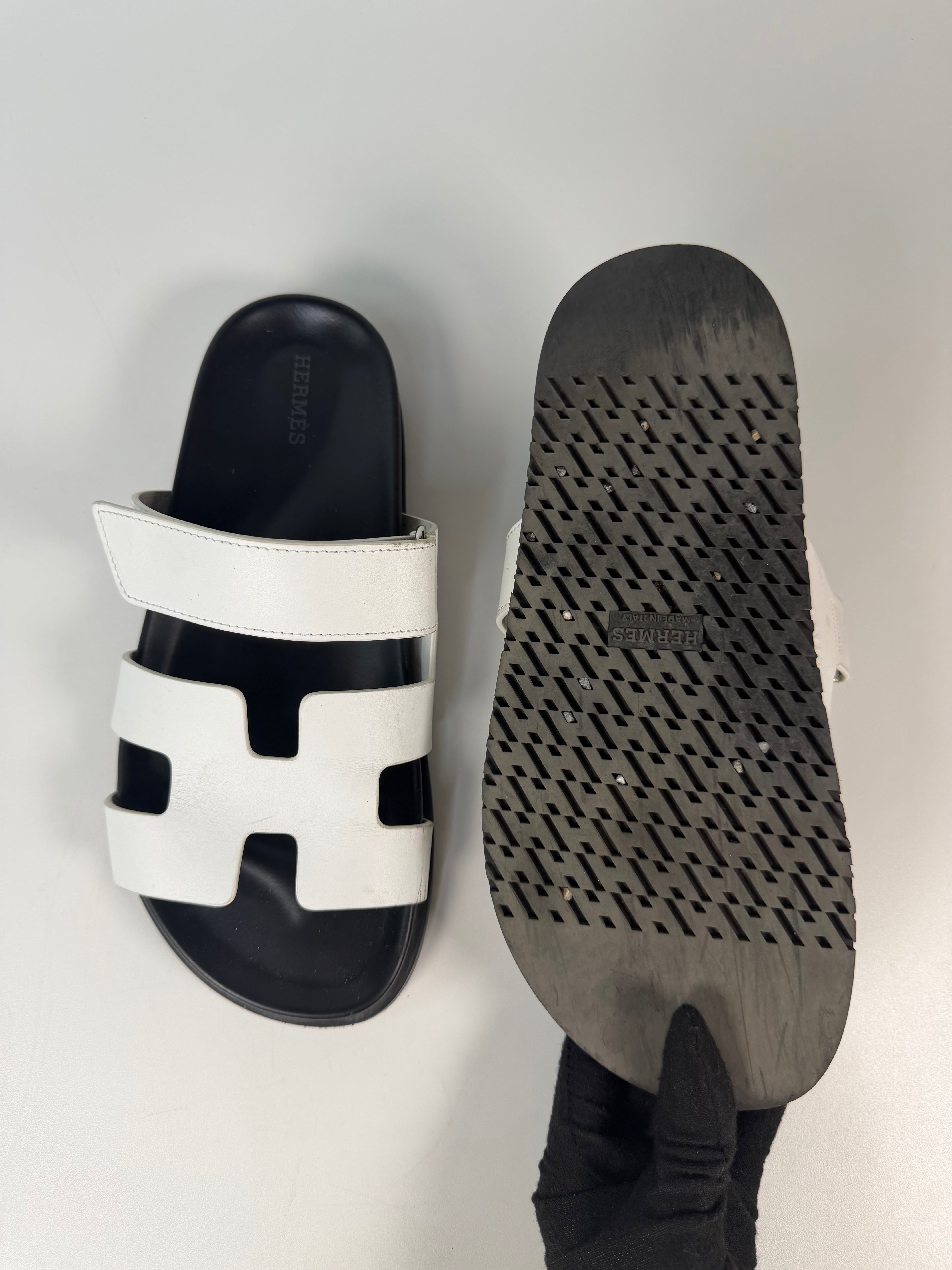 Hermès Chypre Sandals In White (Size 38/UK5) in very good condition 100% authentic and preloved