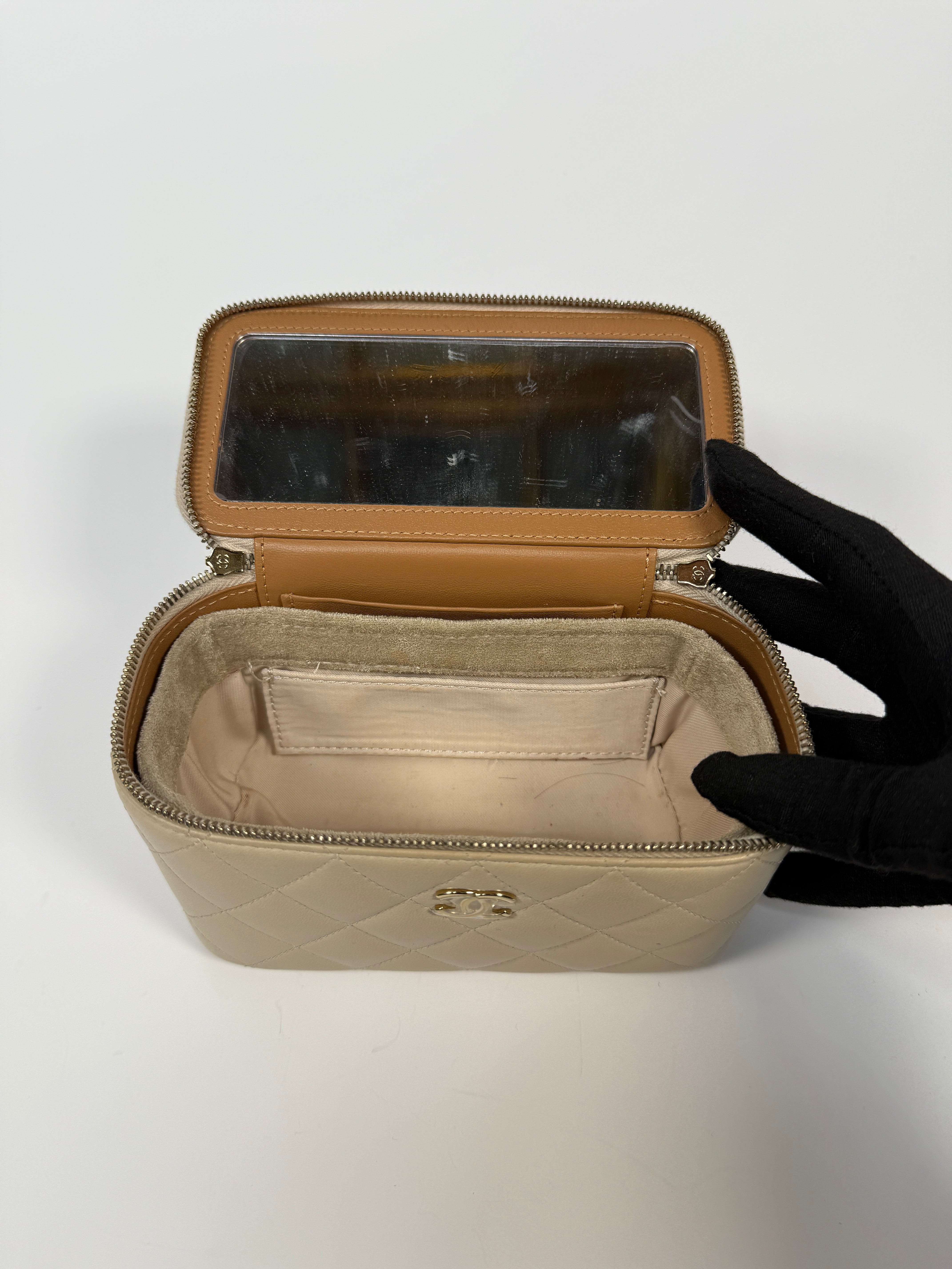 Chanel Vanity Rectangular Top Handle Ecru/Beige Lambskin With Gold Hardware Authentic and preloved. Excellent condition.