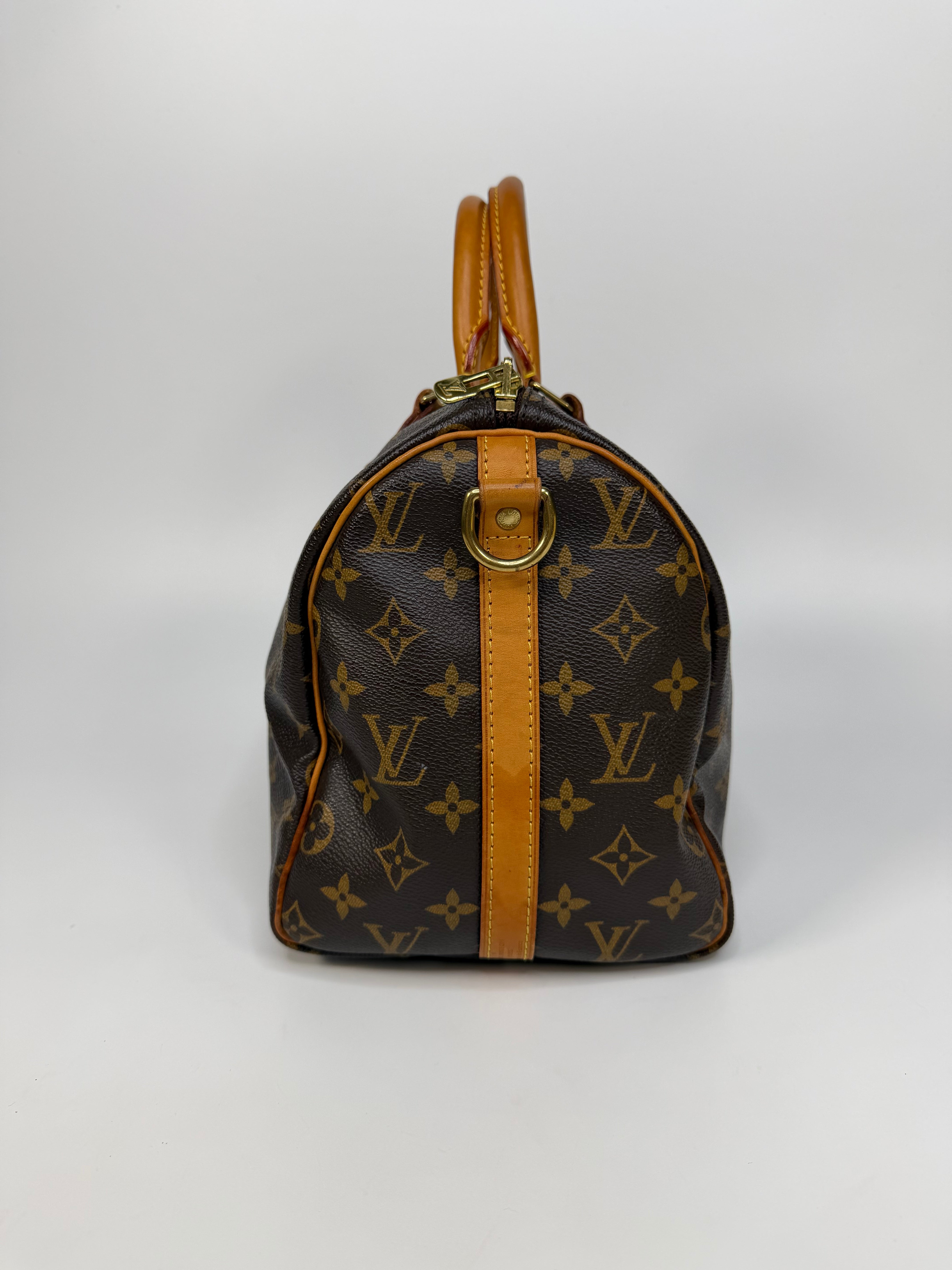 Louis Vuitton Bandoulière Speedy 30 In Monogram With Gold Hardware. Authentic and preloved in very good condition.