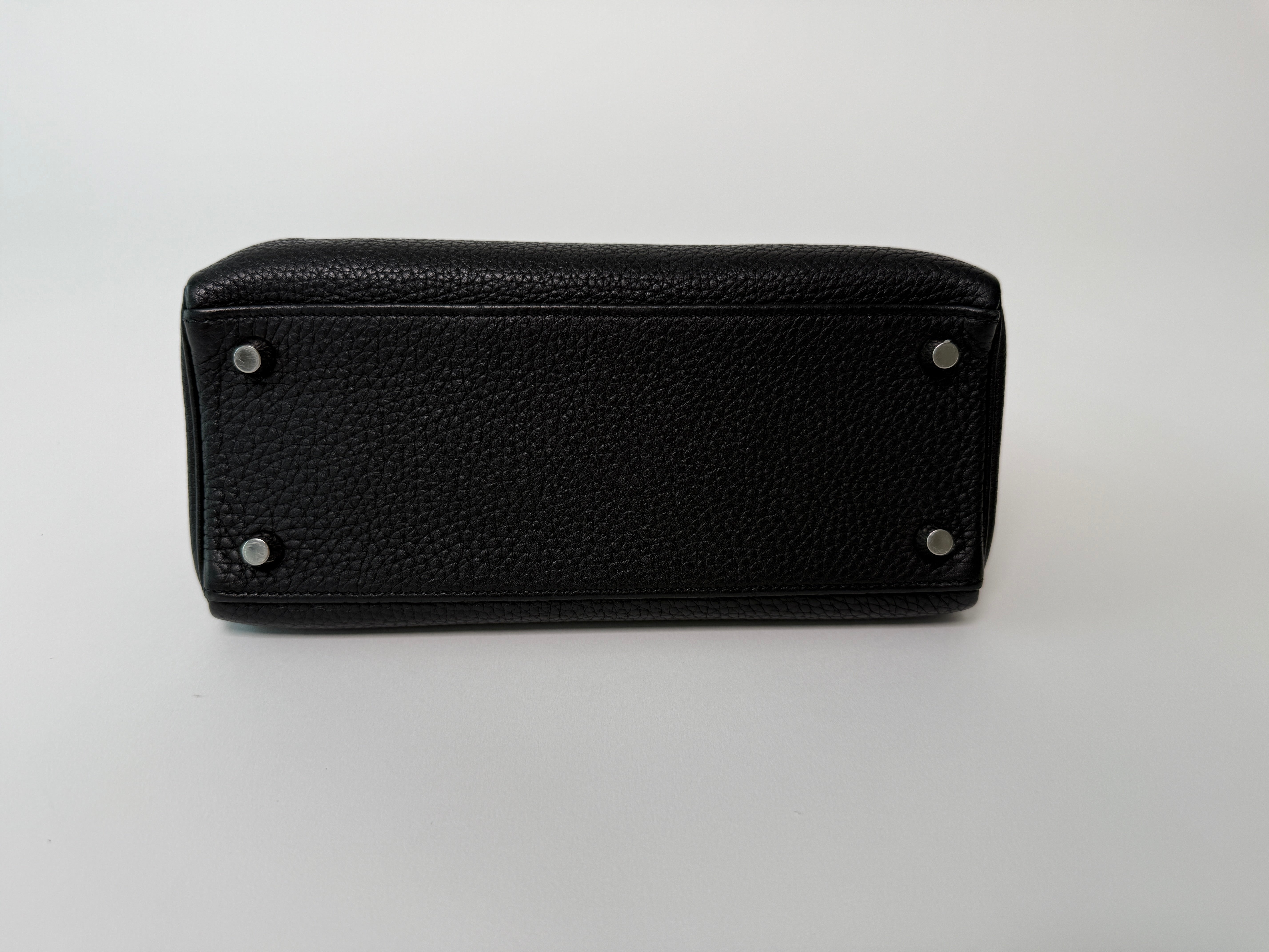 Authentiic Hermès Kelly 25 In Nior Togo Leather with palladium hardware.