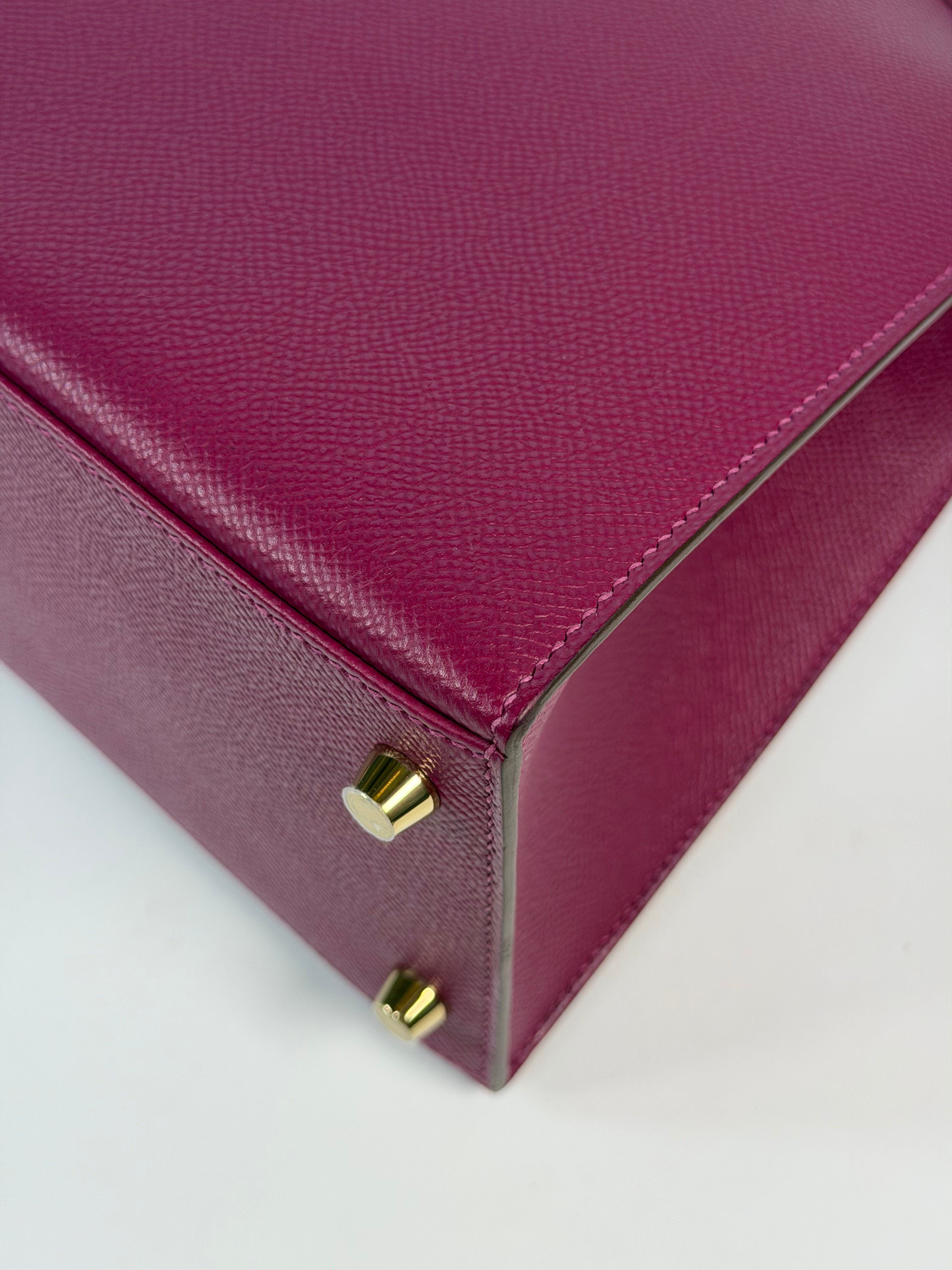 Hermès Kelly 28 In Tosca Epsom Leather With Gold Hardware 100% authentic and preloved in excellent condition