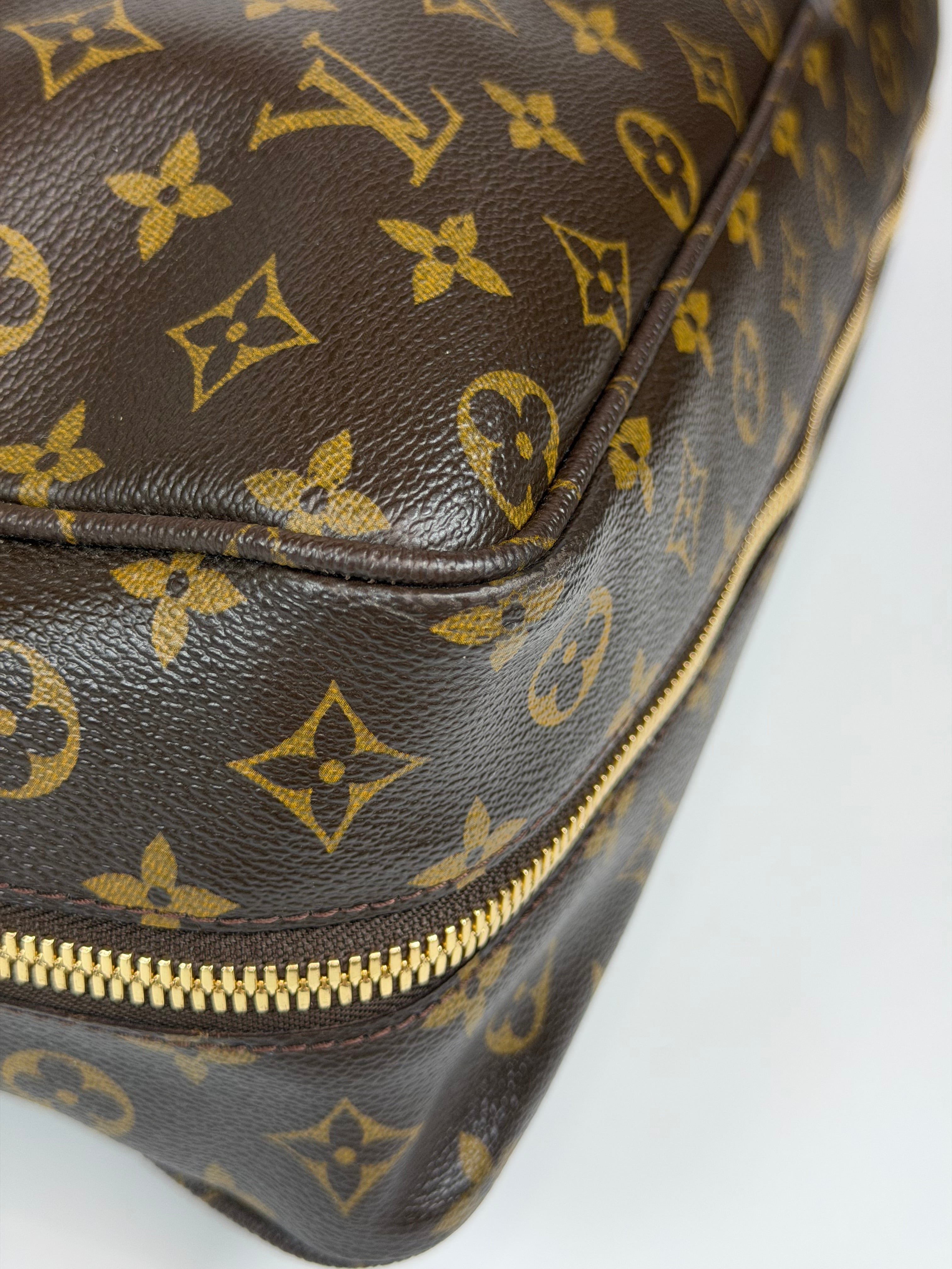 Louis Vuitton Poche Document Portfolio In Monogram Gold Hardware. Authentic and preloved in excellent condition. Verified by Luxe Cheshire. Insured next day delivery