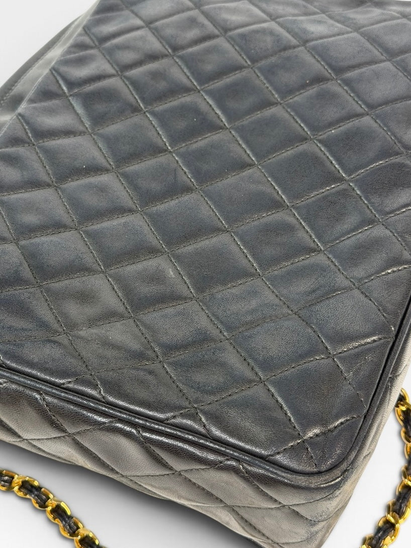 Chanel Vintage Quilted Camera Bag In Black Lambskin With 24kt Gold Hardware 100% authentic and preloved in excellent condition