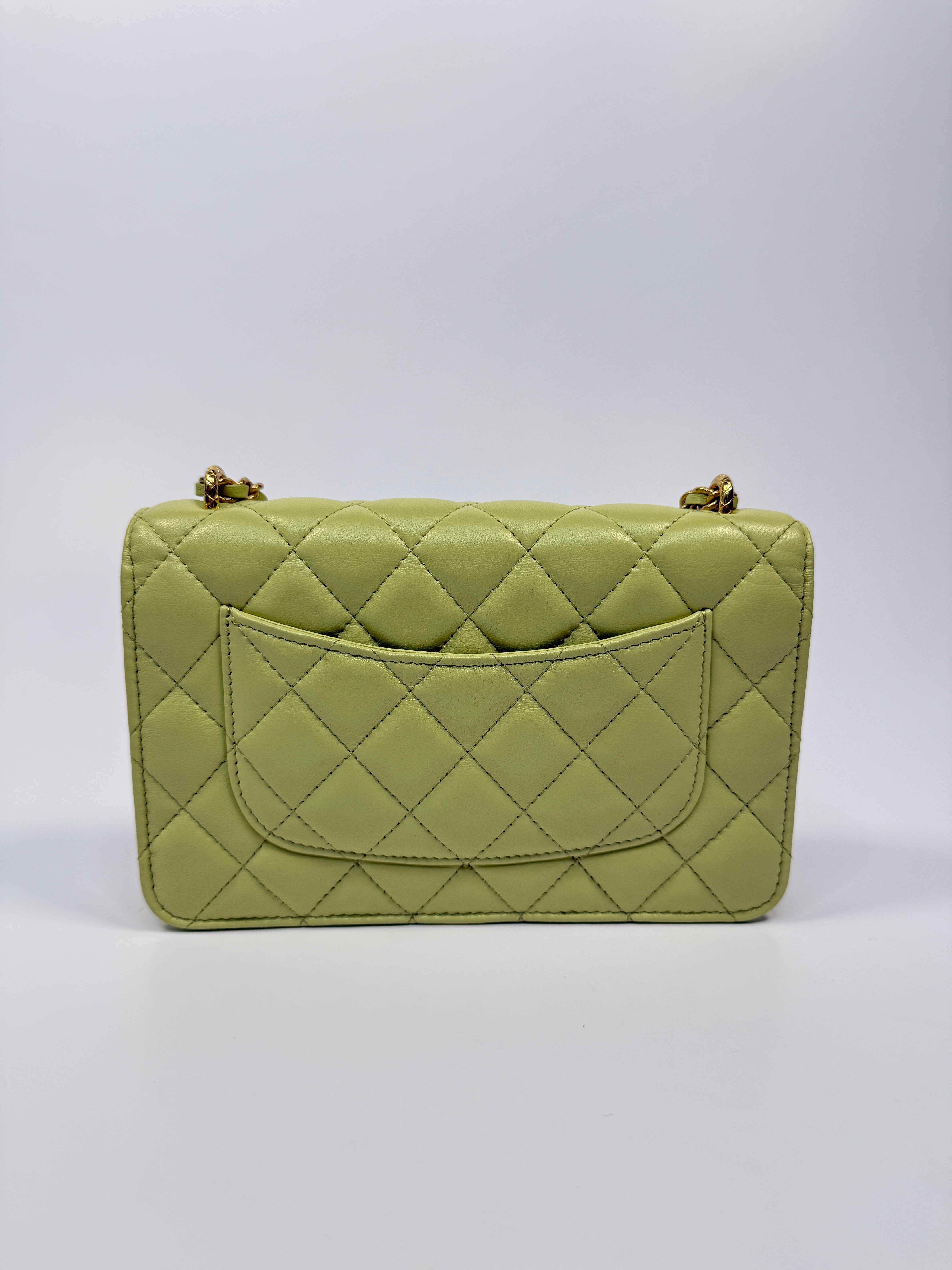 Chanel Wallet On Chain In Green Lambskin With Gold Hardware
Pre Loved & Authentic 