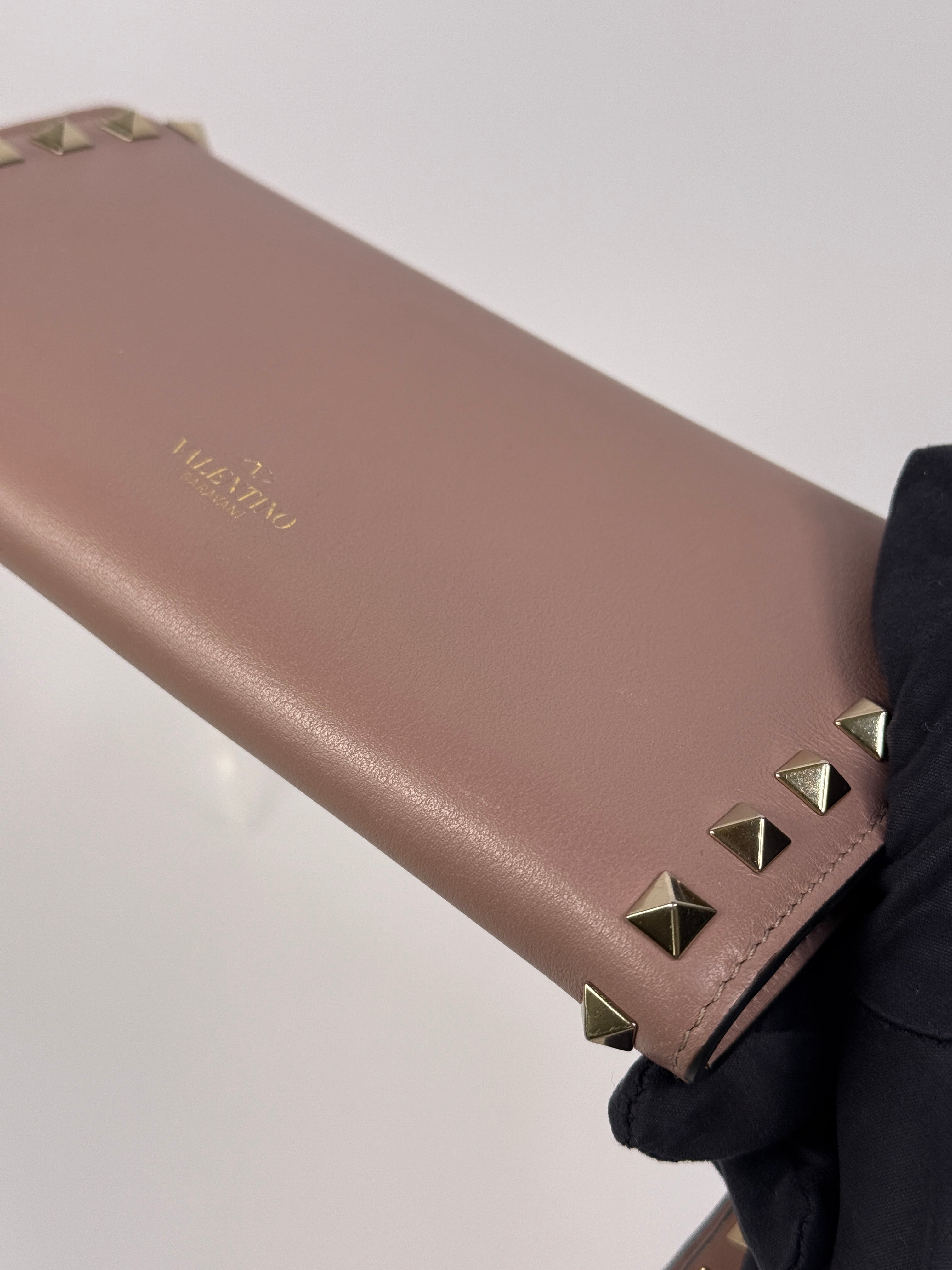 Valentino Garavani Poudre Rockstud Long Wallet