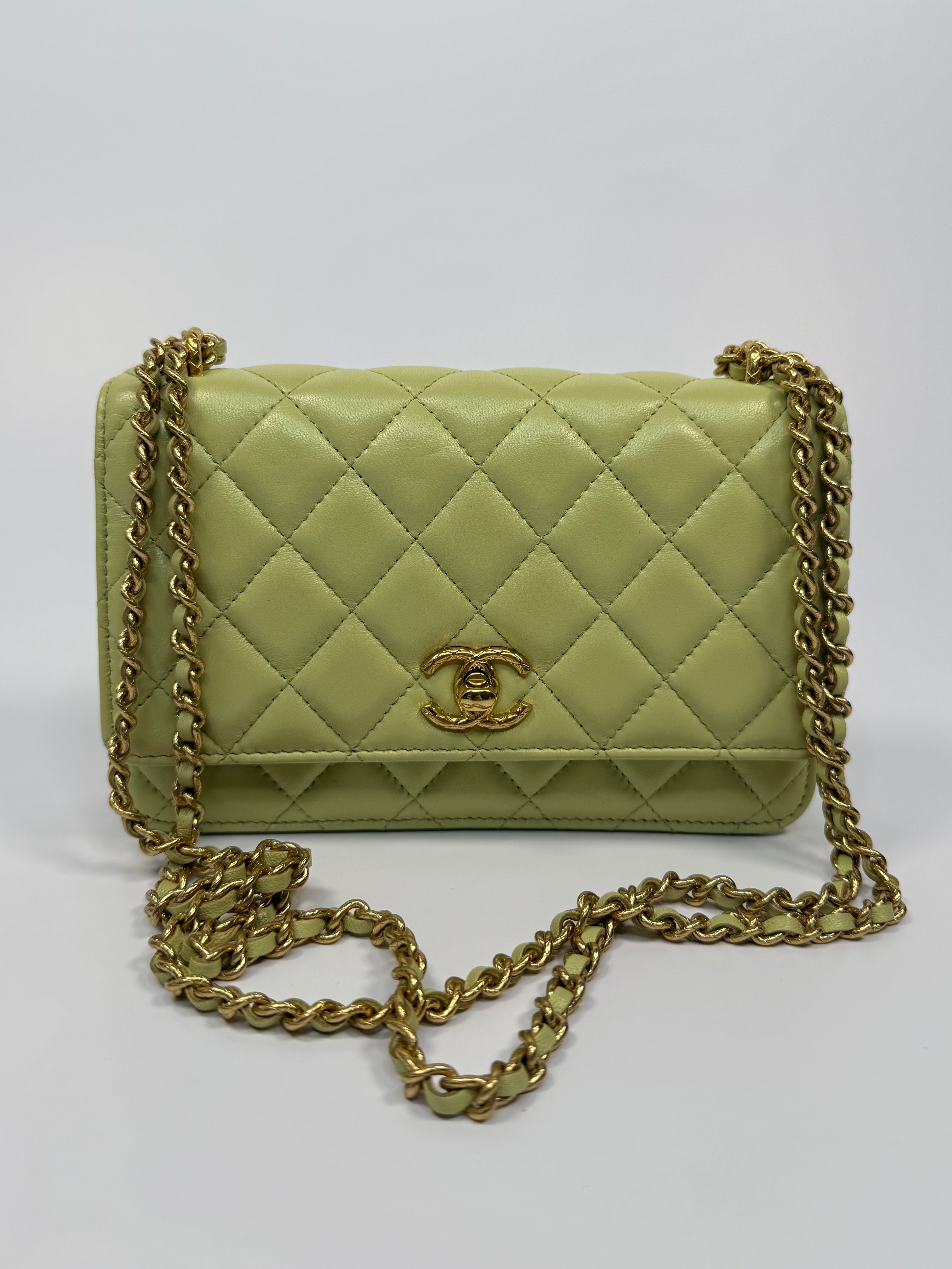 Chanel Wallet On Chain In Green Lambskin With Gold Hardware
Pre Loved & Authentic 