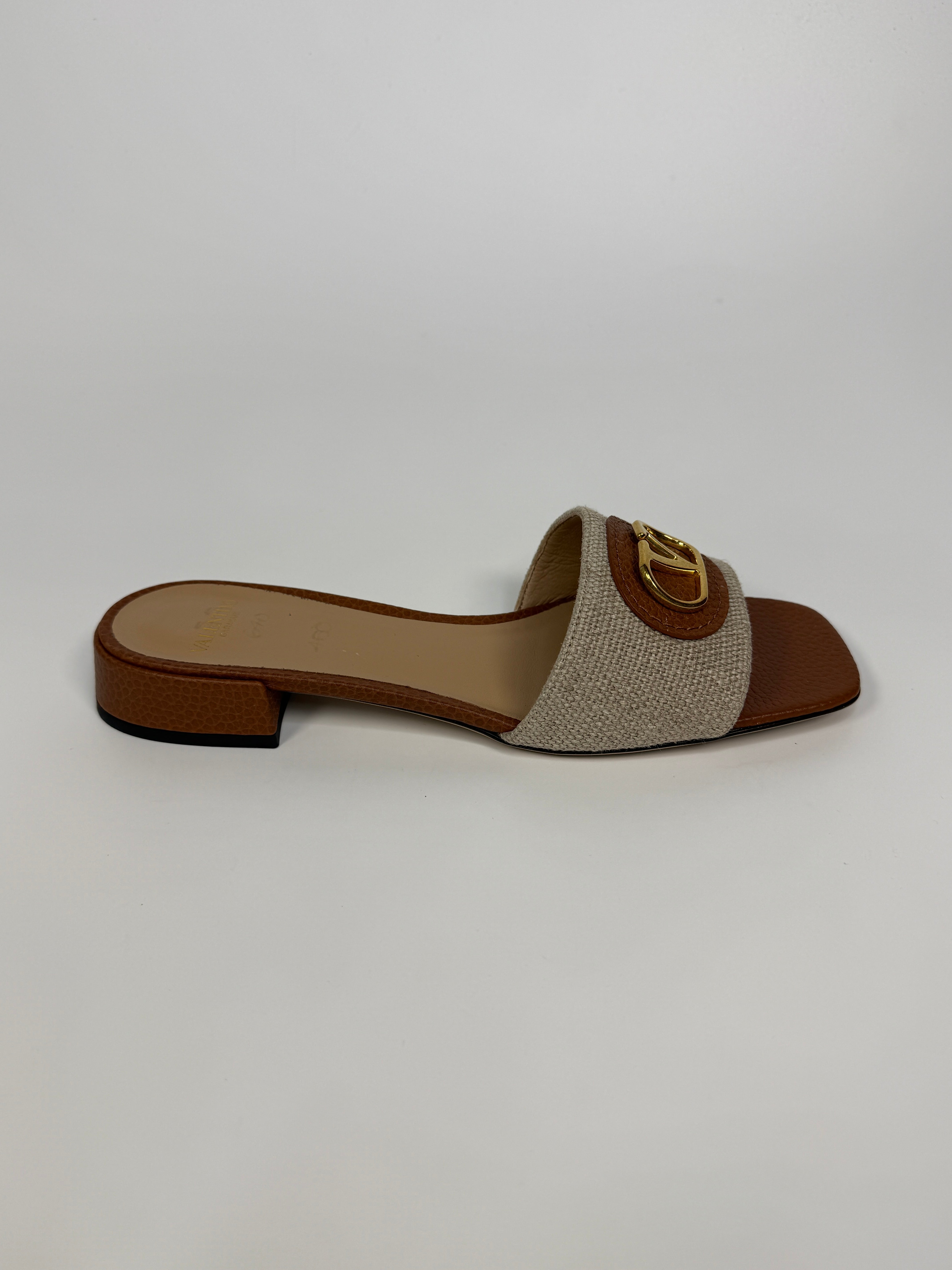 Excellent Authentic and preloved Valentino Garavani VLOGO Sandals (Size 5.5/UK 38.5)
