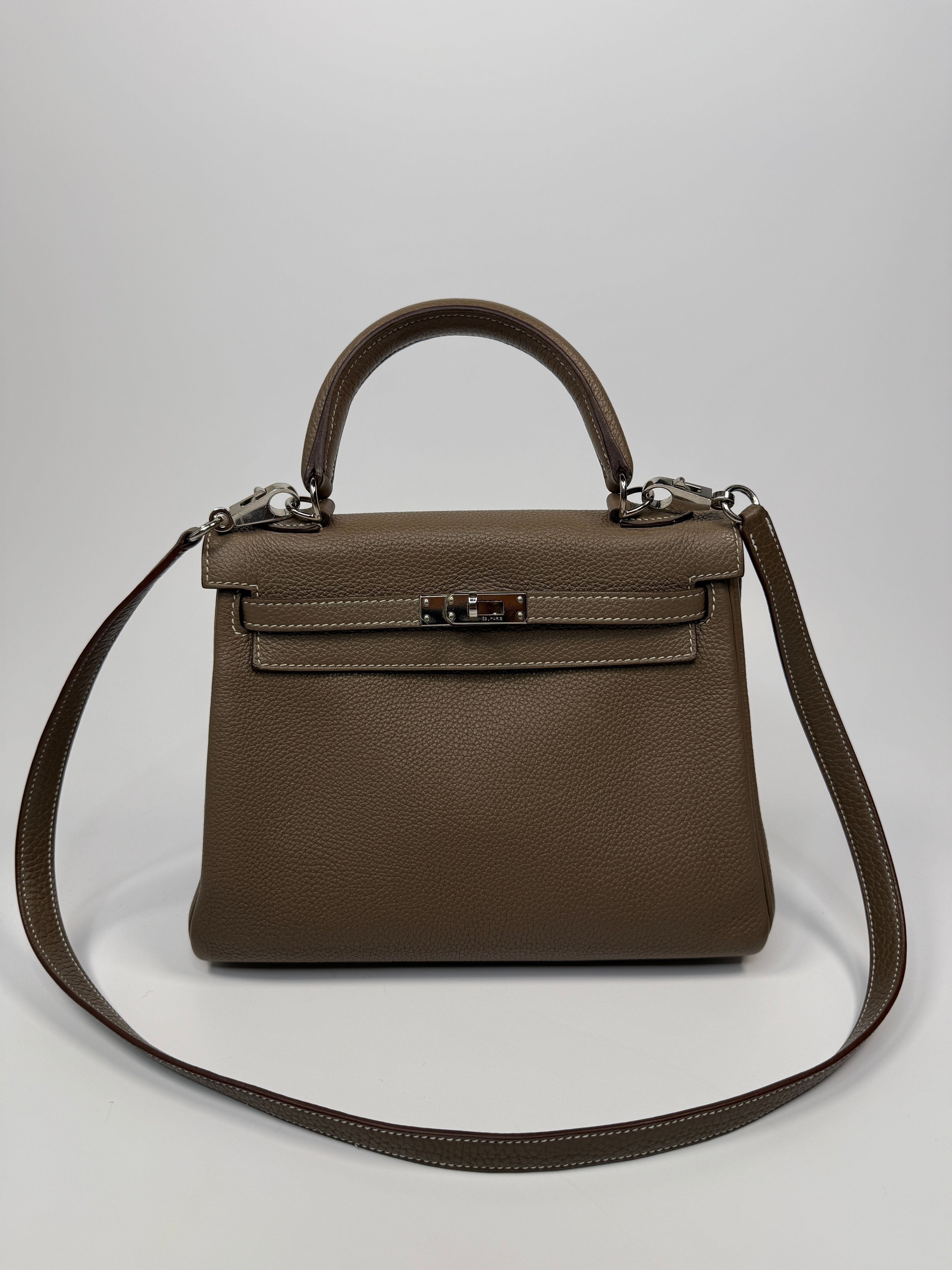 Hermès Kelly 25 In Etoupe Togo Leather With PHW