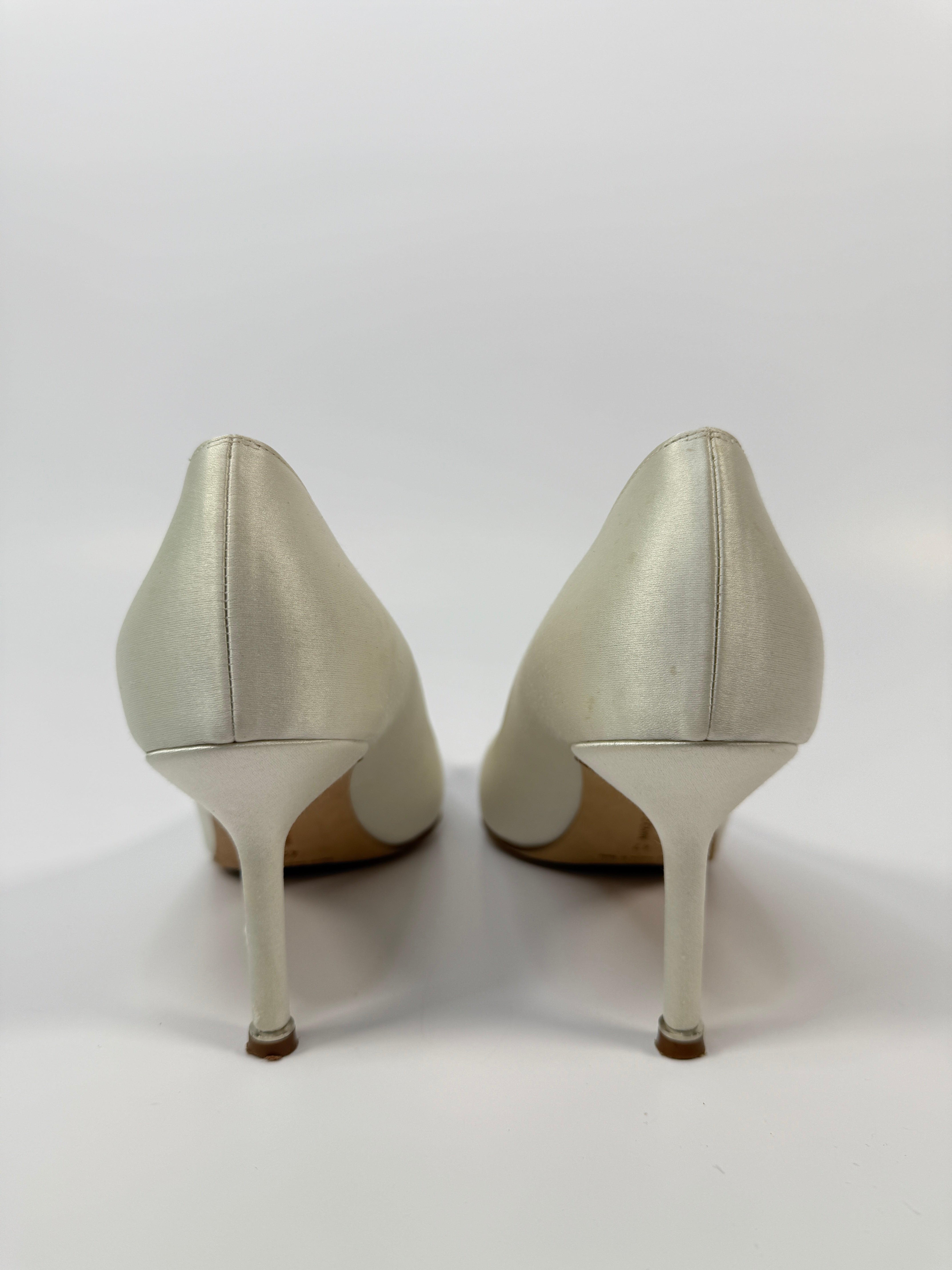 Manolo Blahnik Hangisi 90 Ivory Satin Pumps (Size 42/UK9)