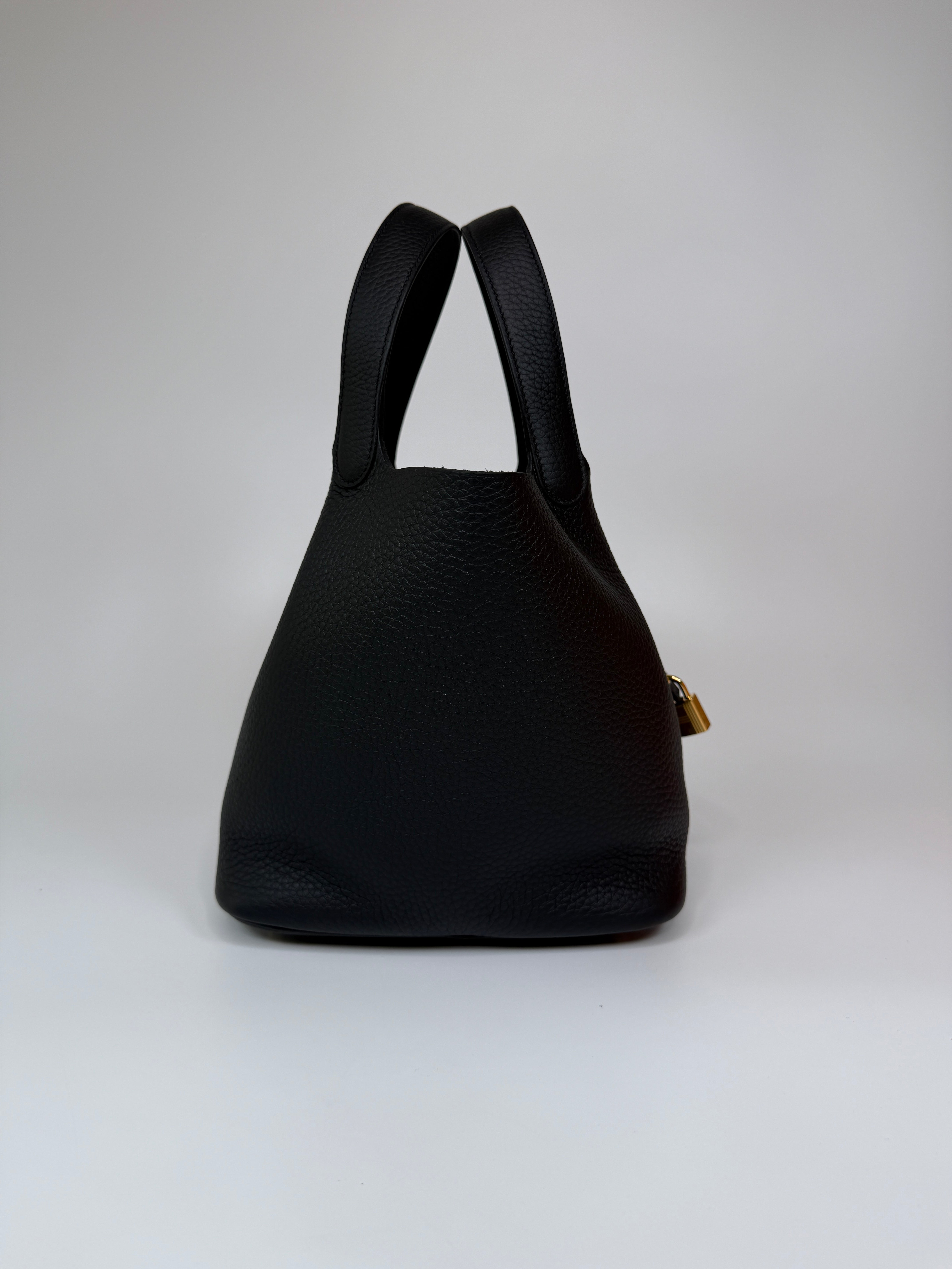 Hermès Picotin 22 In Black Clemence Leather With Palladium Hardware In Box Fresh Condition.
Authentic Pre Loved Verified by Luxe Cheshire Trusted Designer resale 