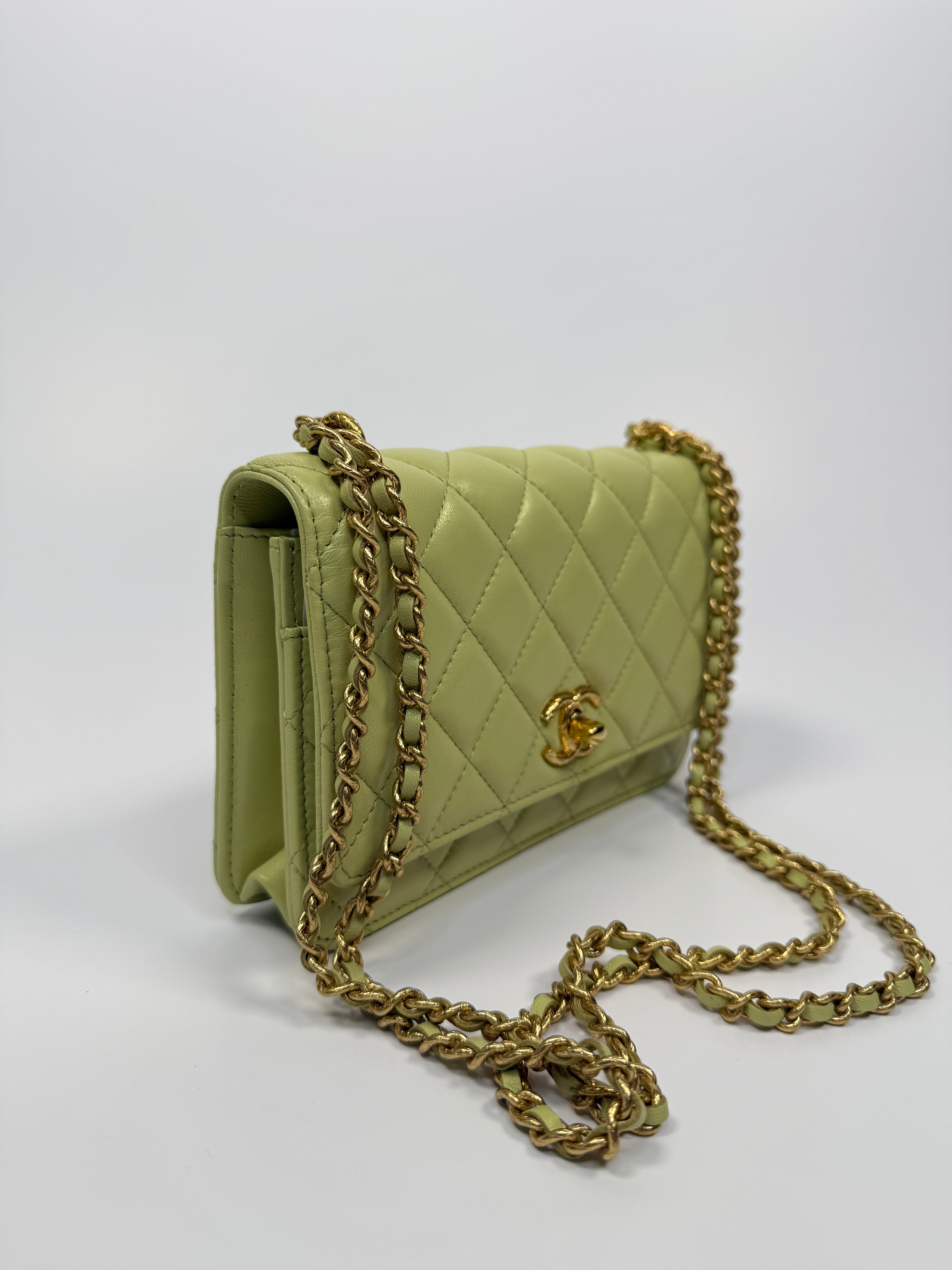 Chanel Wallet On Chain In Green Lambskin With Gold Hardware
Pre Loved & Authentic 