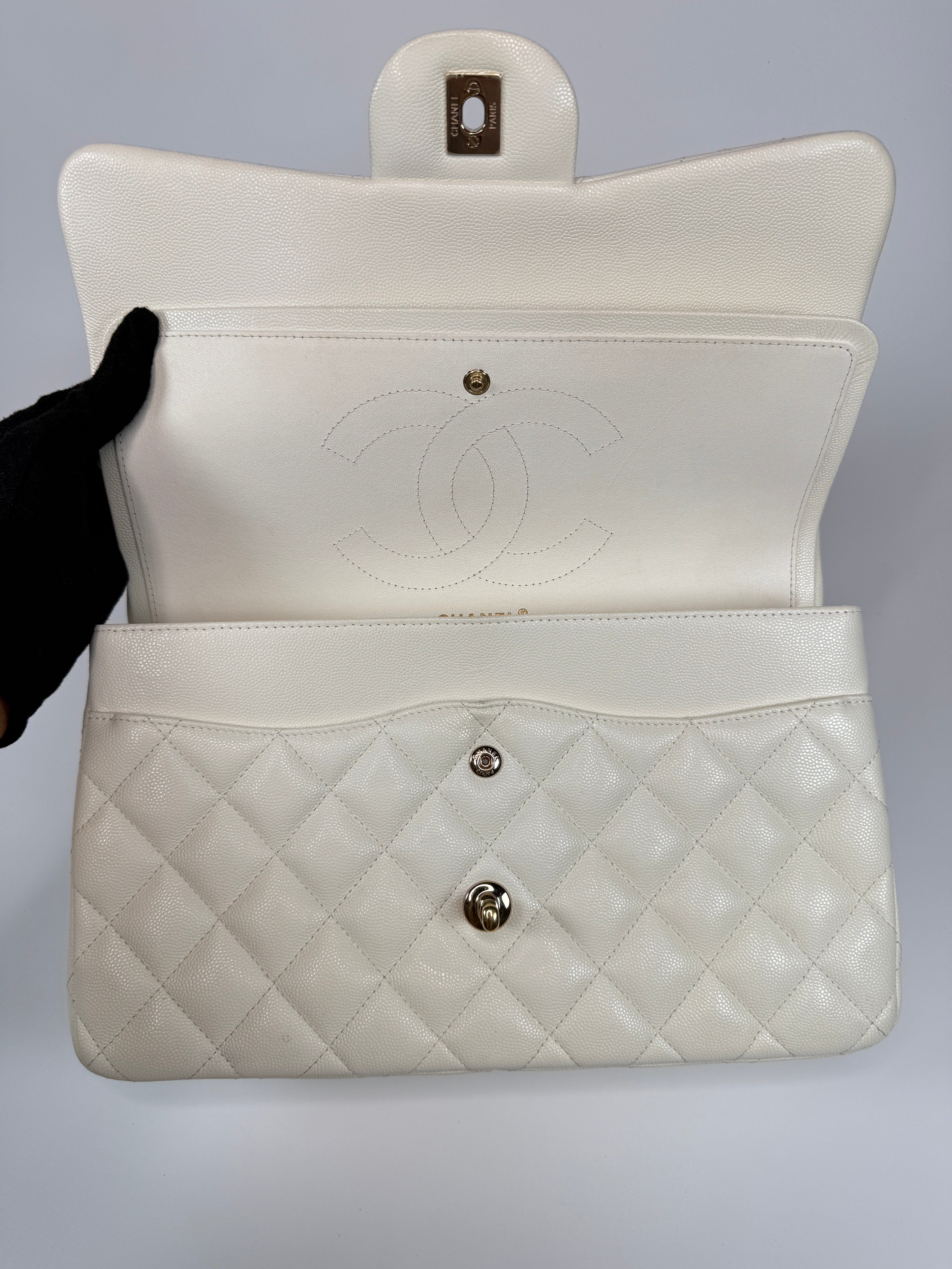 Authentic pre-loved Chanel Classic Jumbo Flap Bag In White Caviar Leather With pale gold  hardware in very good condition. Verified by Luxe Cheshire. International, fast  and fully insured delivery. Trusted designer resale.