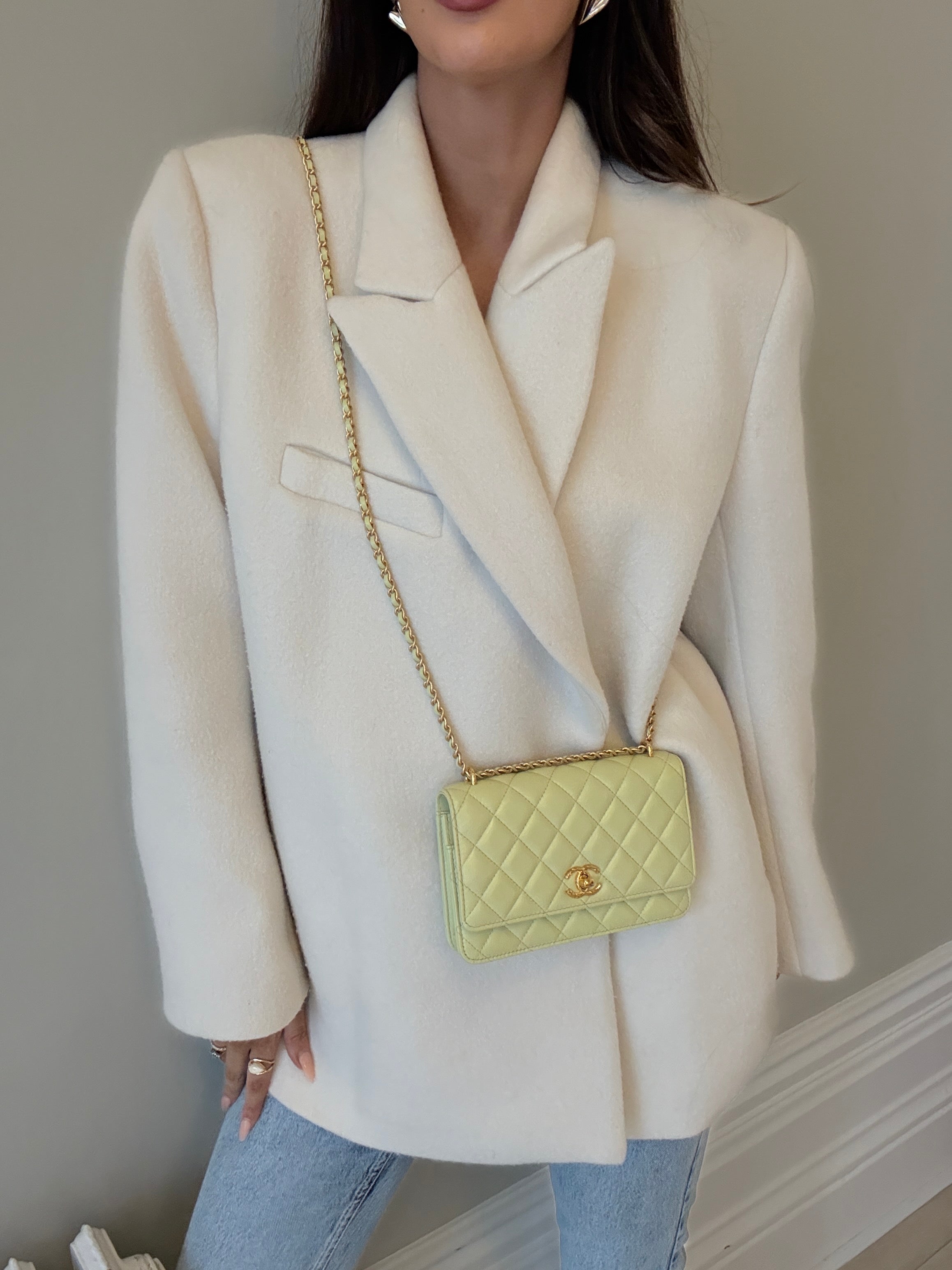 Chanel Wallet On Chain In Green Lambskin With Gold Hardware
Pre Loved & Authentic 