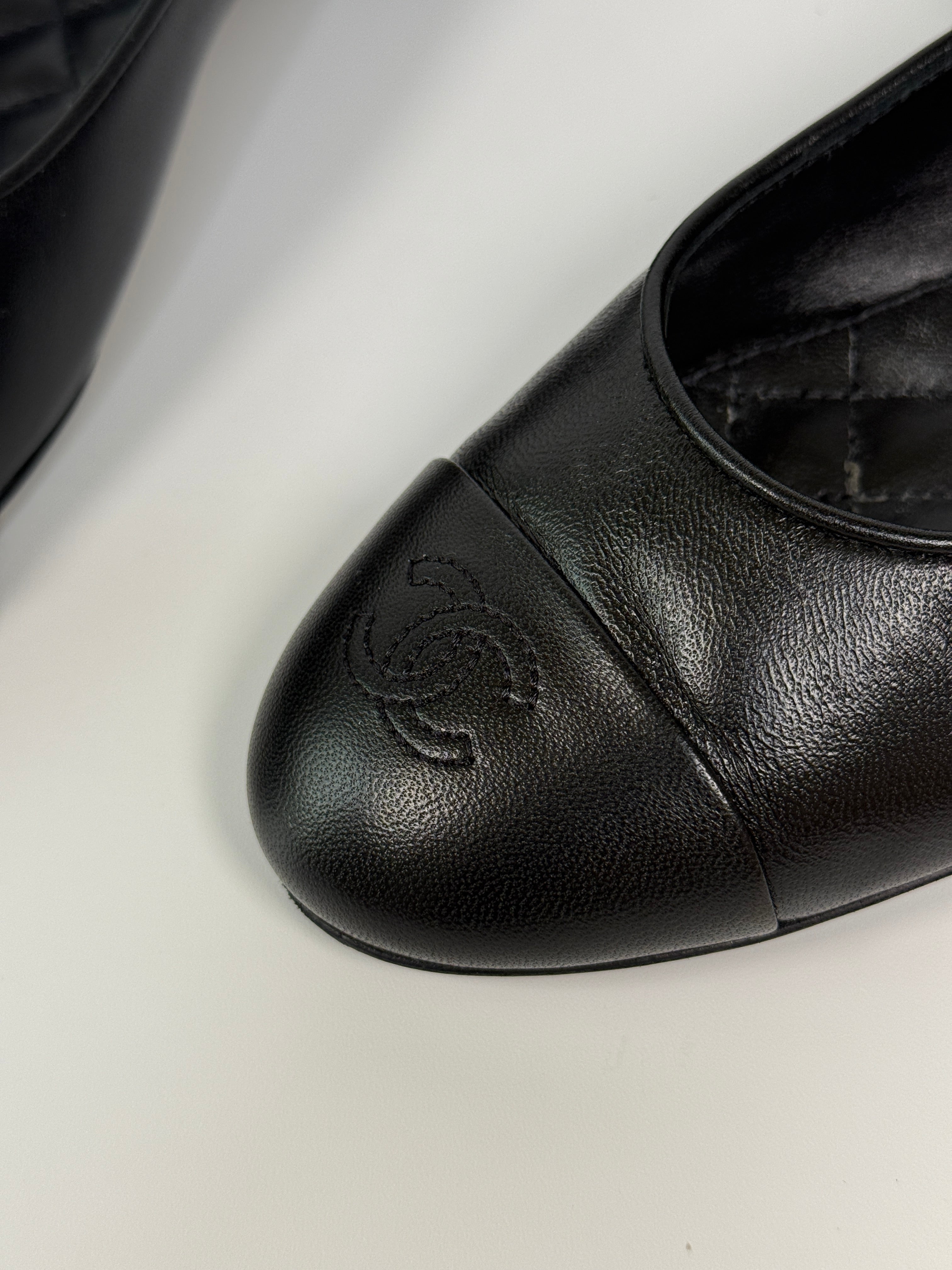 Chanel Ballet Pumps In Black Quilted Lambskin Leather (Size 38/UK5)