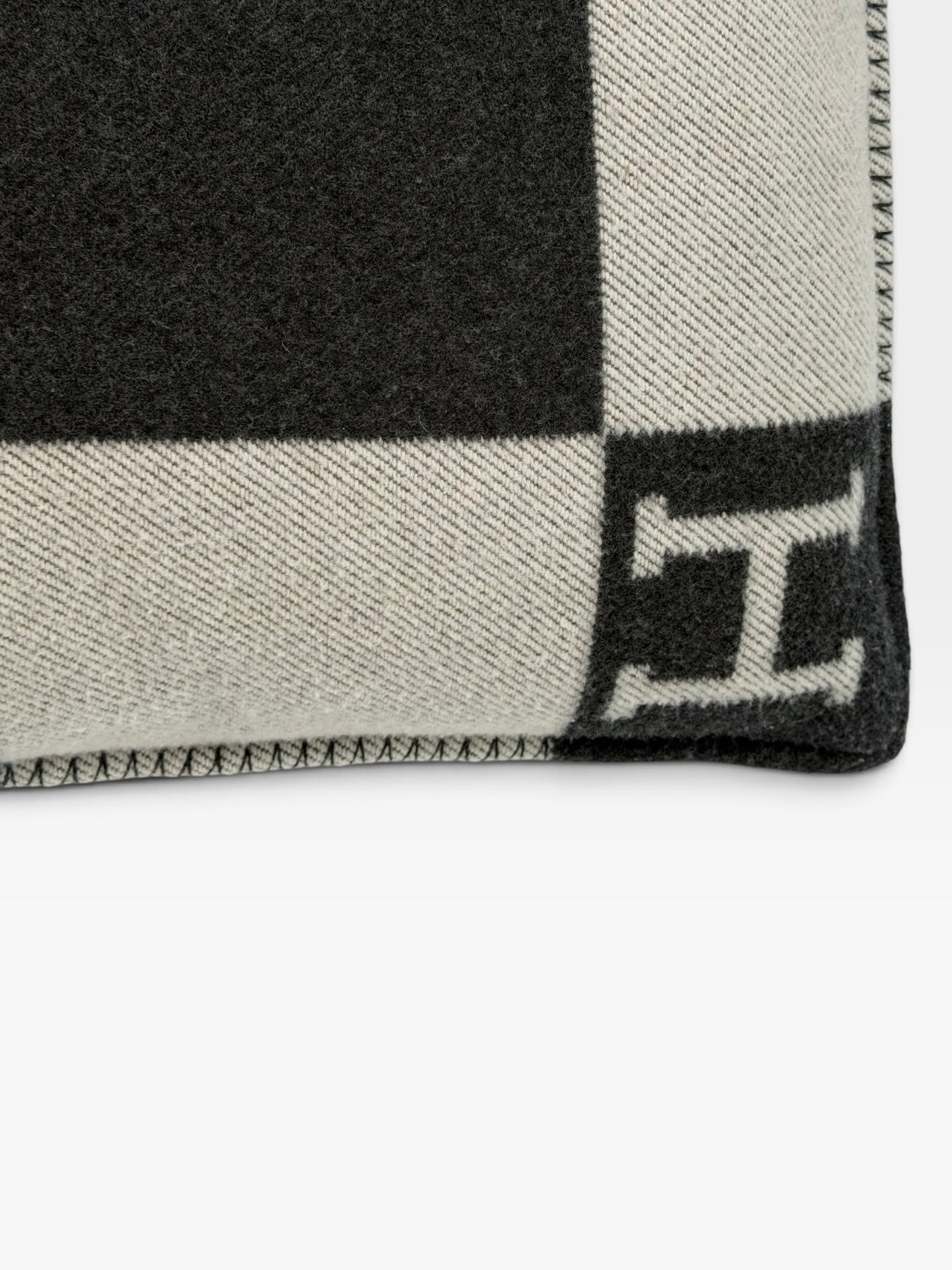 Hermès Avalon Cushion 50x50 In Ecru And Gris Foncé in excellent condition 100% authentic and preloved