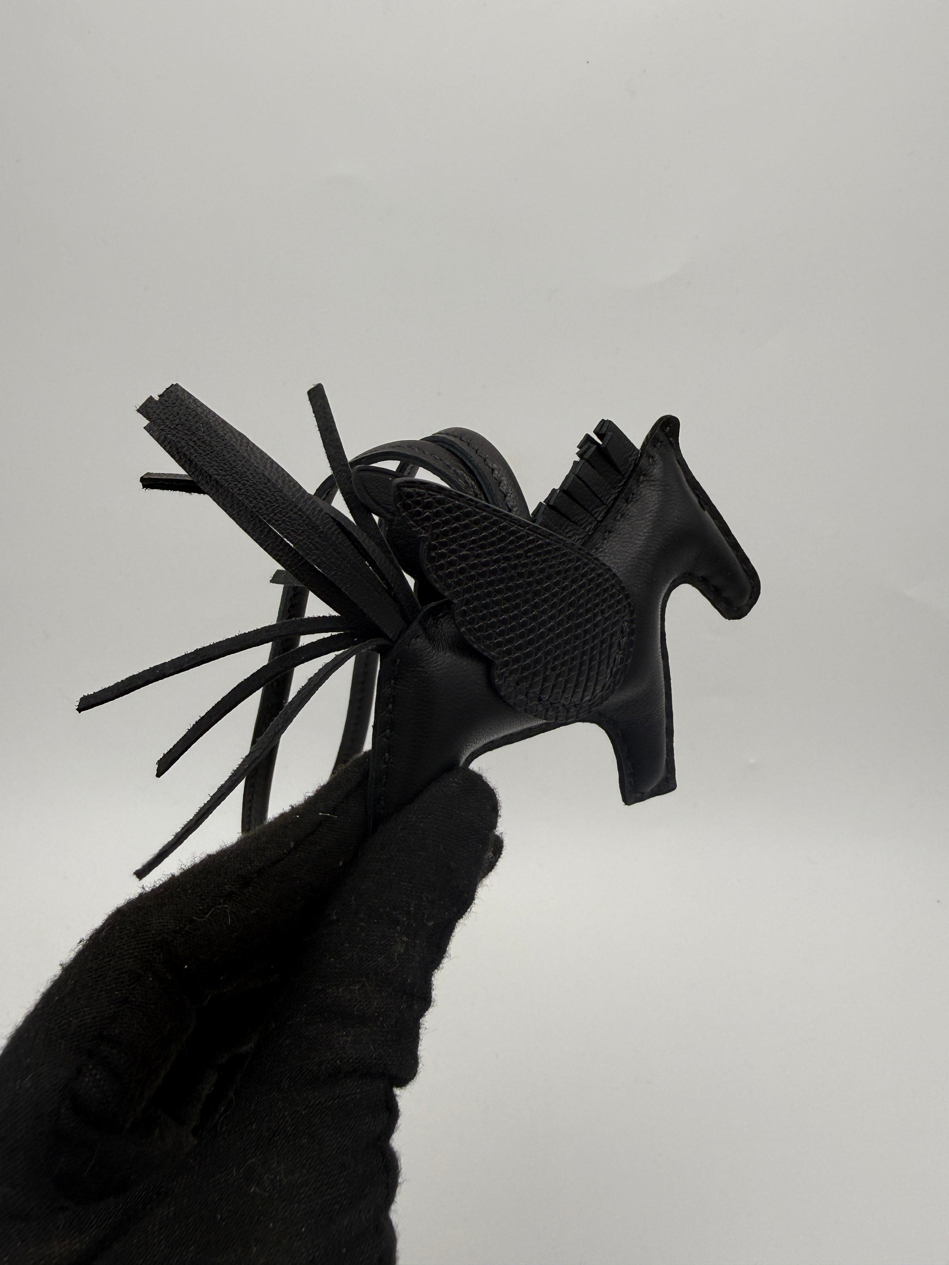 Hermès Pegasus PM Black Touch Lizard Excellent Condition. Authentic and preloved. 100% Authenticity Guarantee 