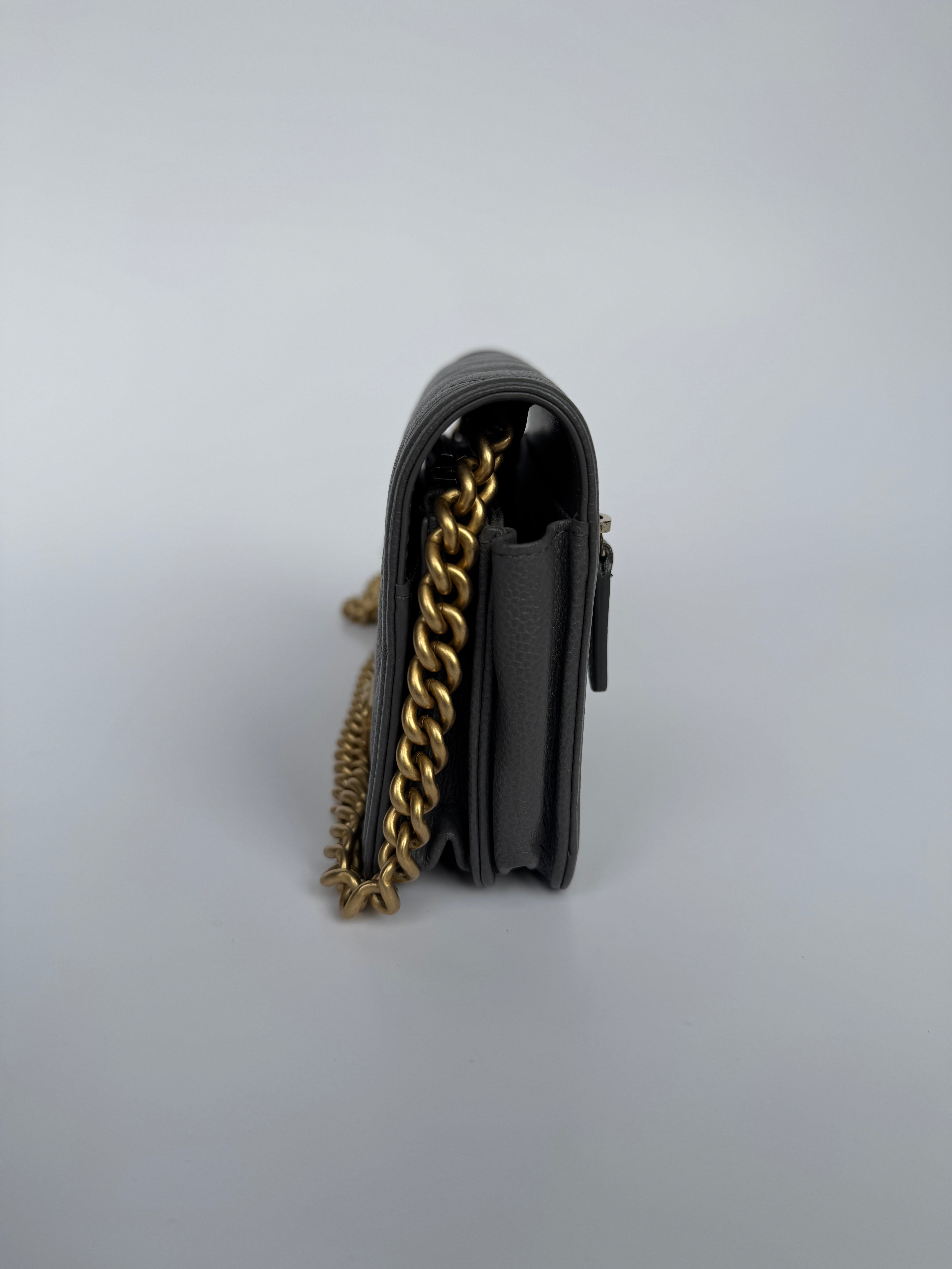 Chanel Boy Square Wallet On Chain In Grey Caviar Gold Hardware
Pre Loved & Authentic 