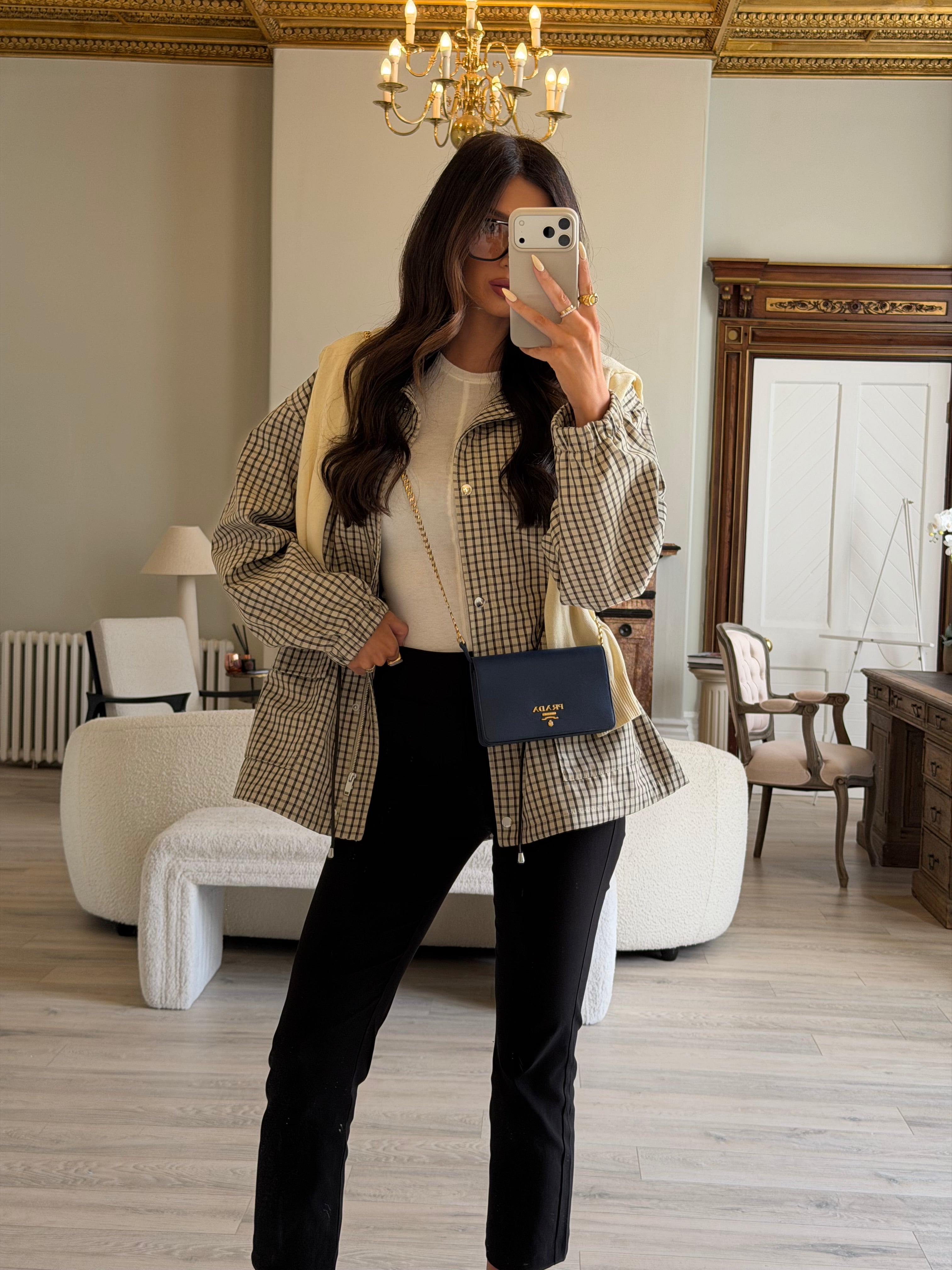 Authentic and preloved Prada Wallet Chain Bag In Blue Saffiano Leather With Gold Hardware. Very Good condition. 100% Authenticity guarantee 