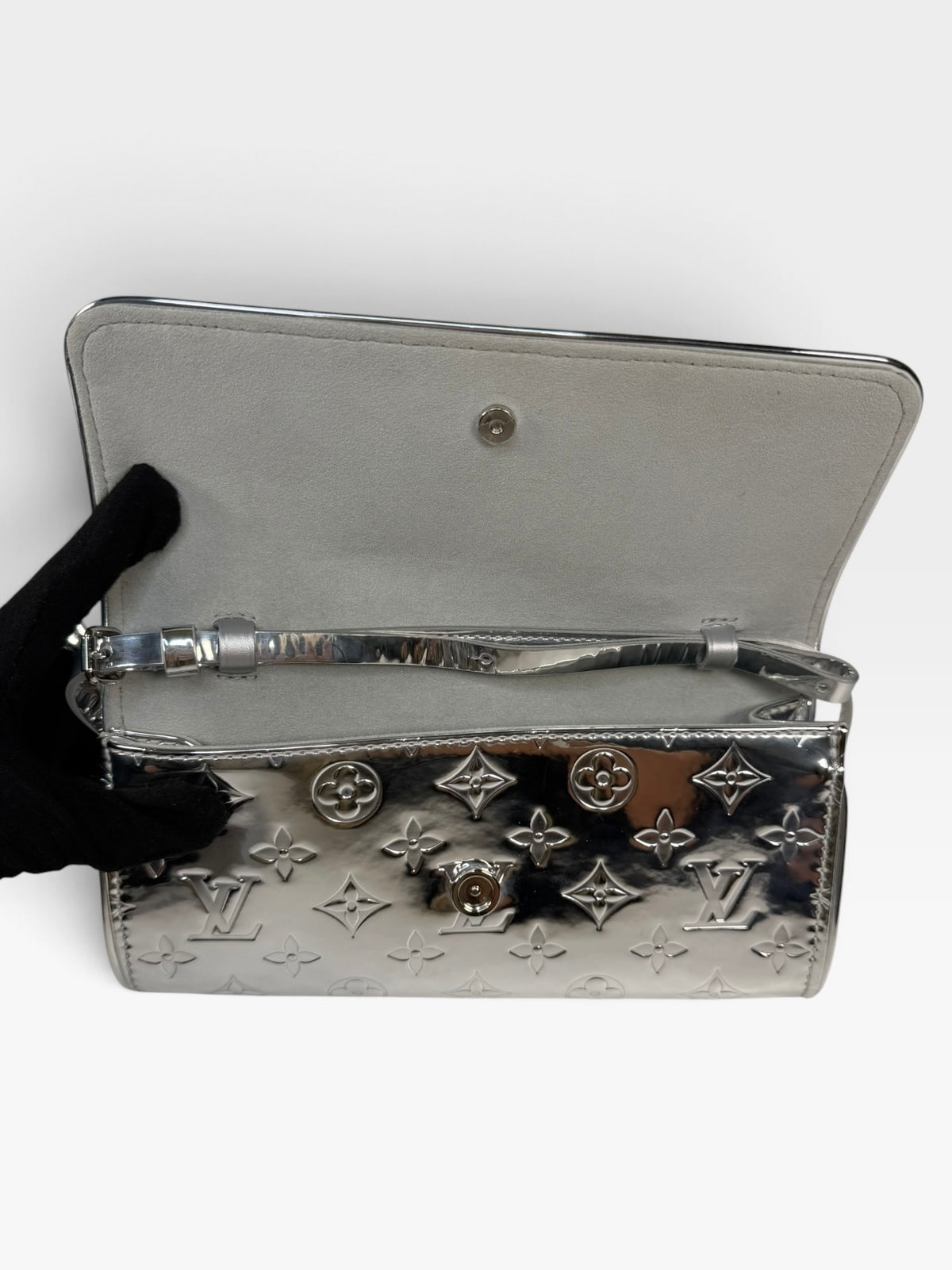 Louis Vuitton Pochette Twin In Monogram Miroir Silver. 100% authentic and preloved in excellent condition