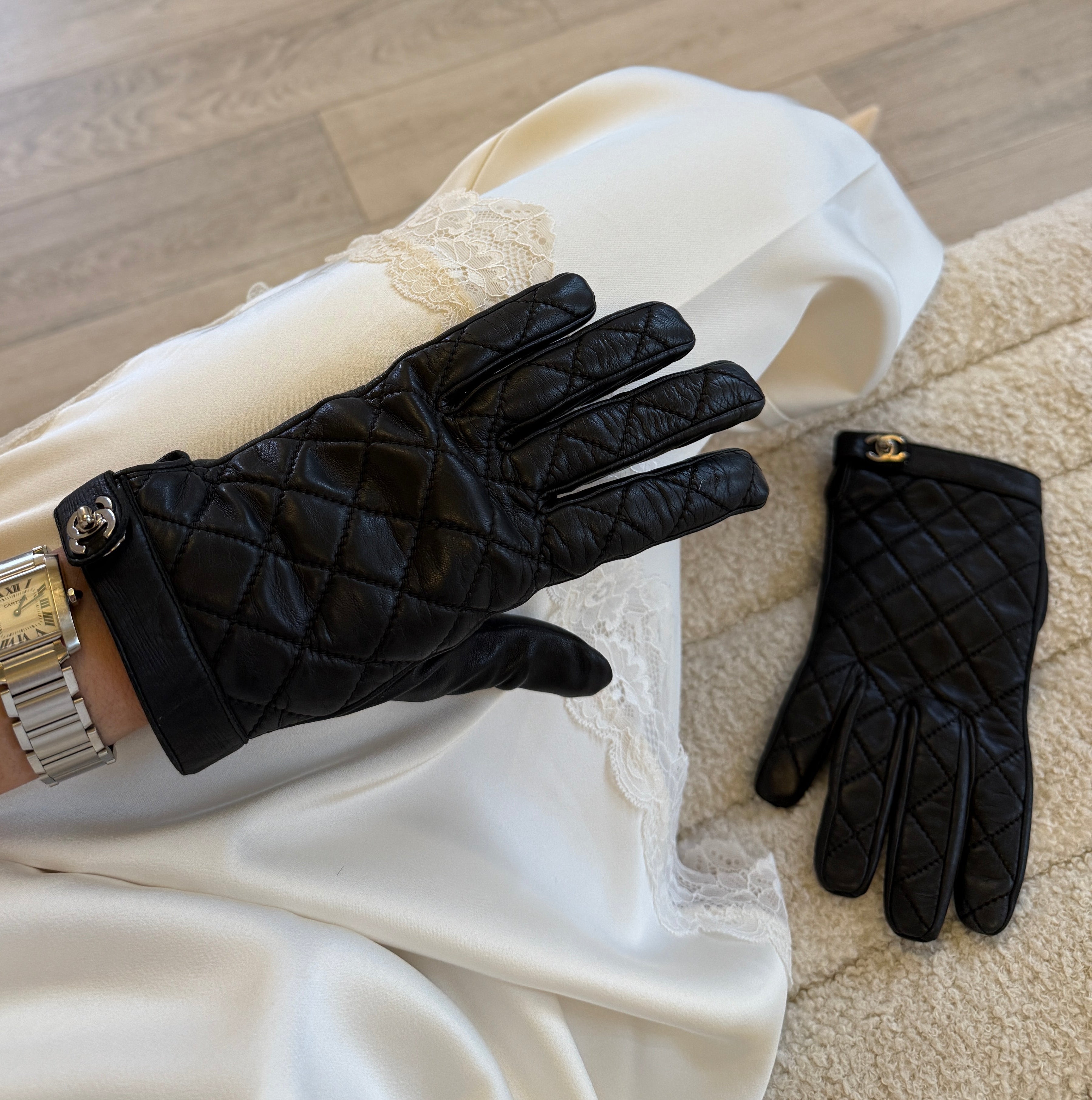 Chanel Black Lambskin Leather Gloves. Excellent Condition. Authentic and preloved. 