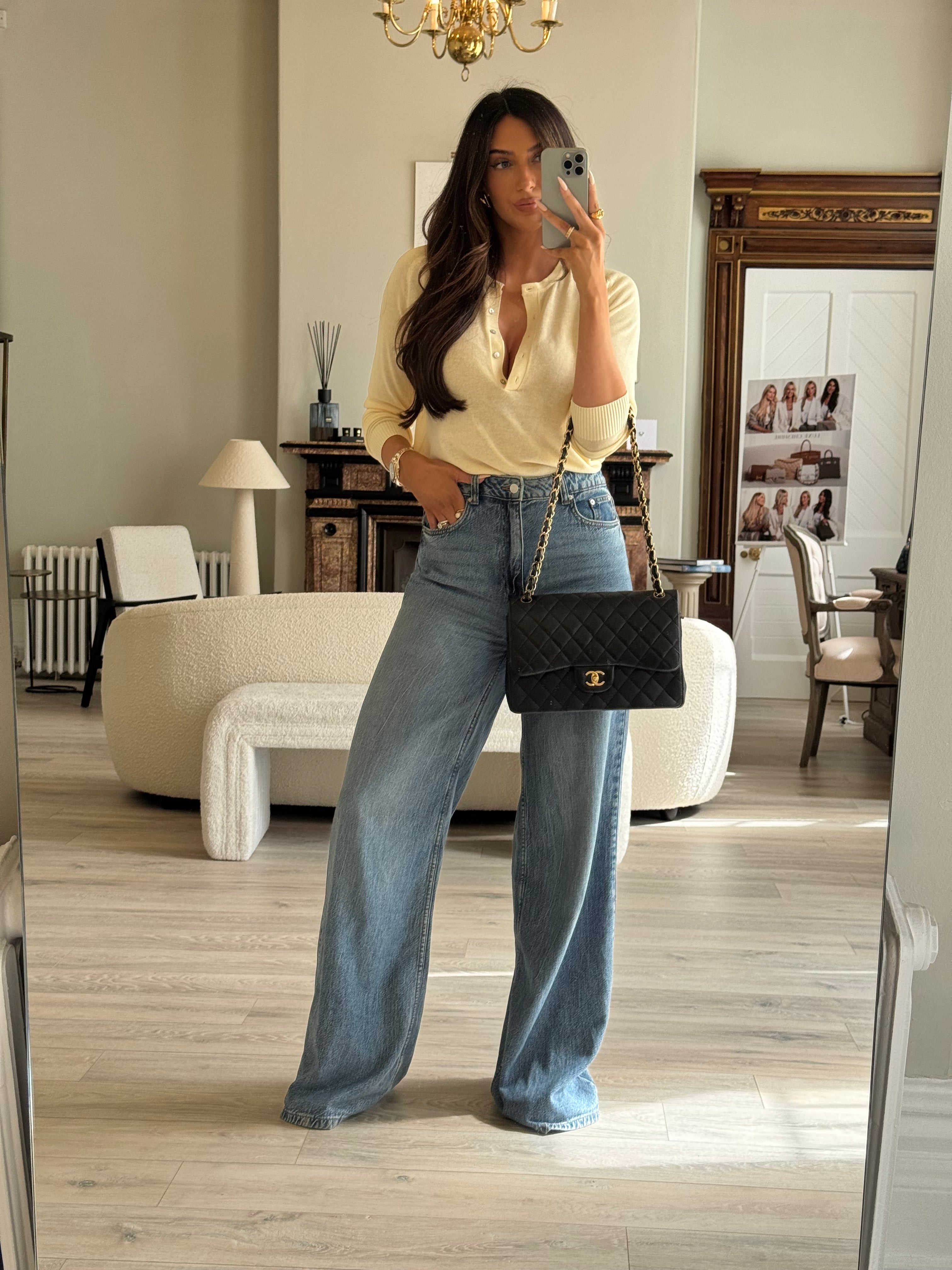 Chanel Jumbo Black Lambskin Leather With Gold Hardware
Pre Loved & Authentic 