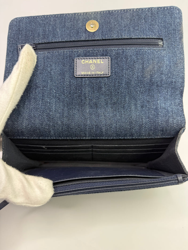 Chanel Denim Quilted 19 Wallet On Chain