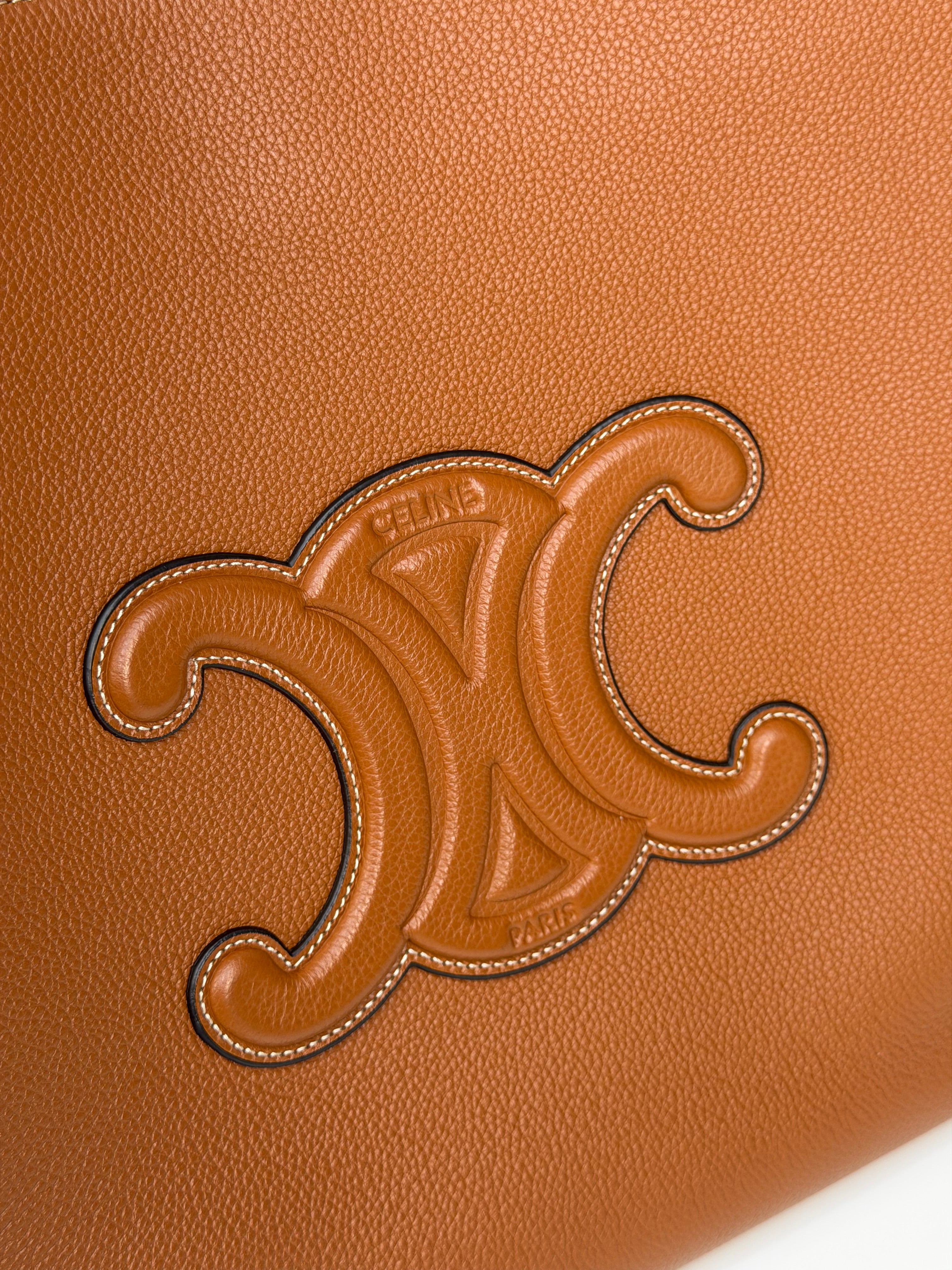 Celine Medium Cabas Anaïs Triomphe In Tan Grained Calfskin. Authentic and preloved in excellent condition