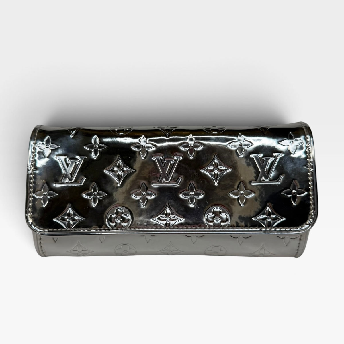 Louis Vuitton Pochette Twin In Monogram Miroir Silver. 100% authentic and preloved in excellent condition