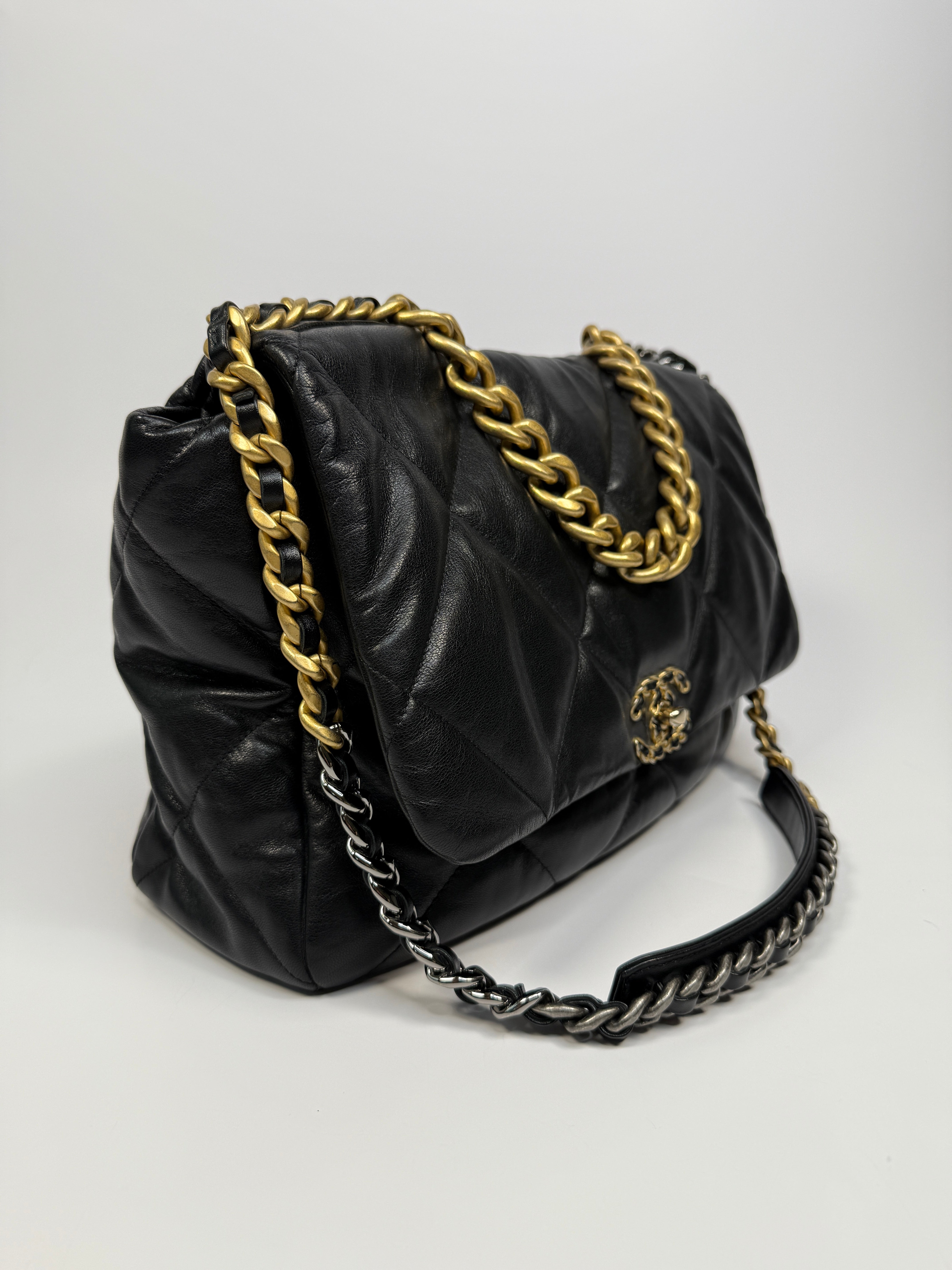 Chanel 19 Maxi Flap Bag
Pre Loved & Authentic 