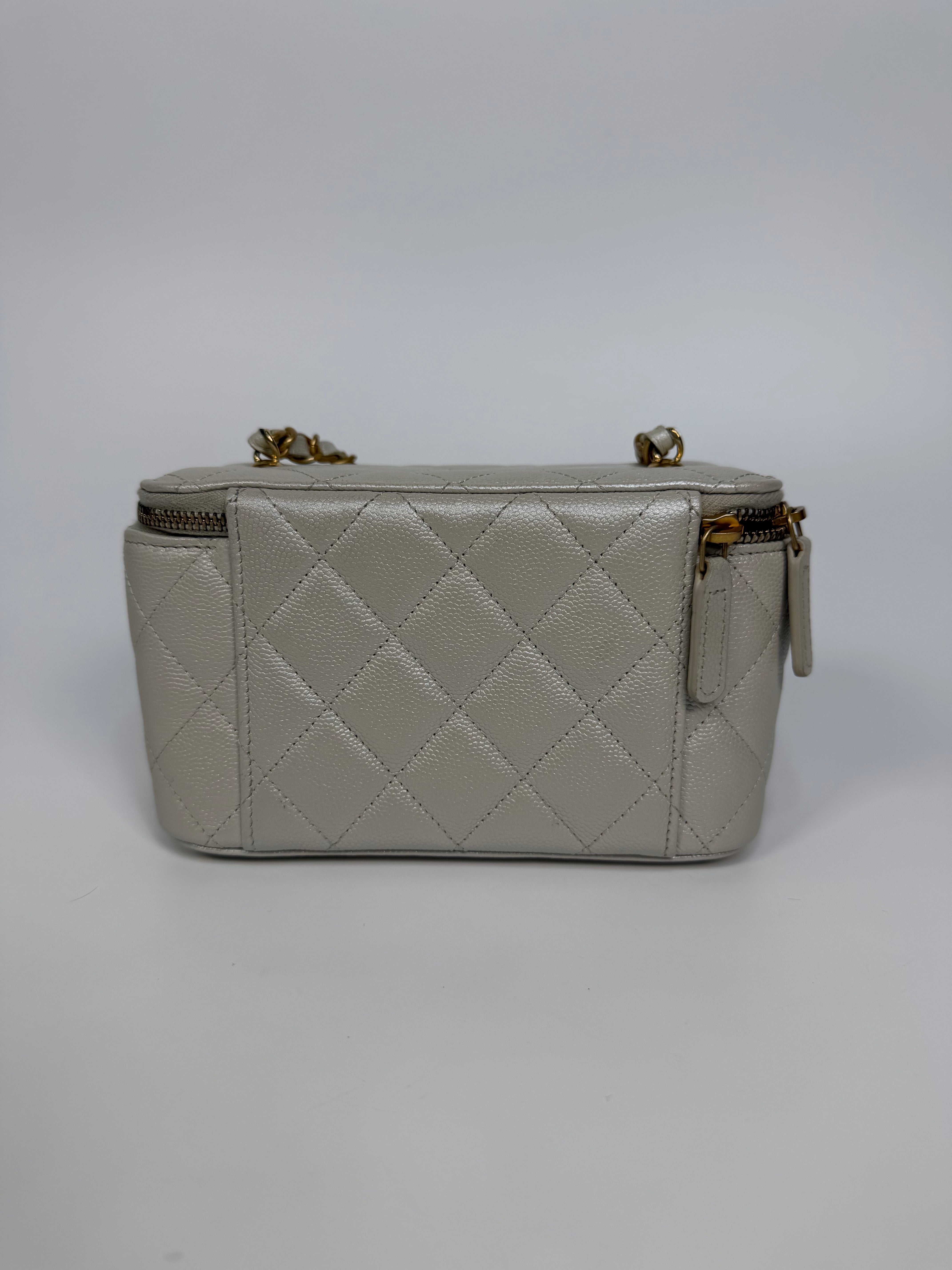 Chanel  Vanity In Light Pearl Grey Caviar Leather With Gold Hardware. Authentic and preloved in excellent condition.