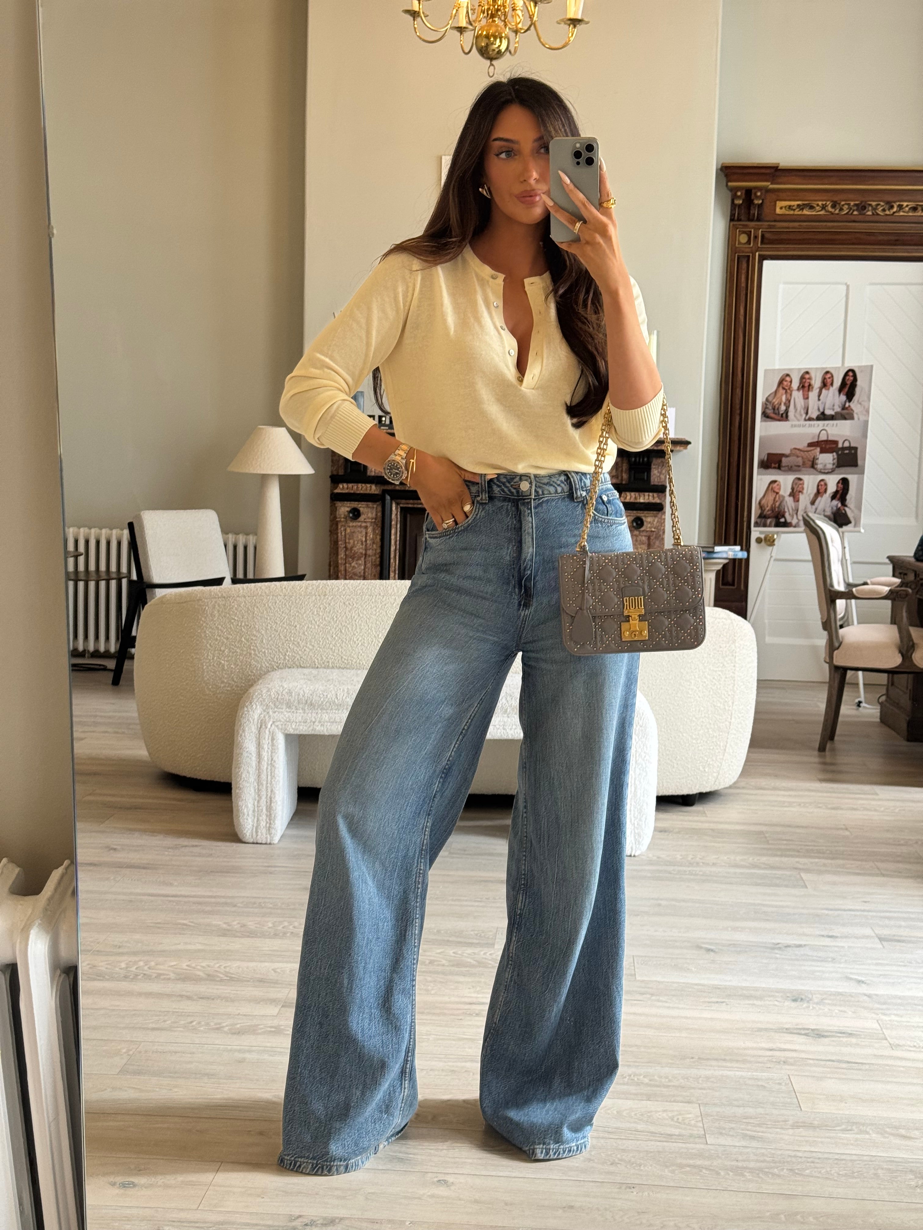 Christian Dior Lambskin Cannage Studded Dioraddict Shoulder Bag
Pre Loved & Authentic 