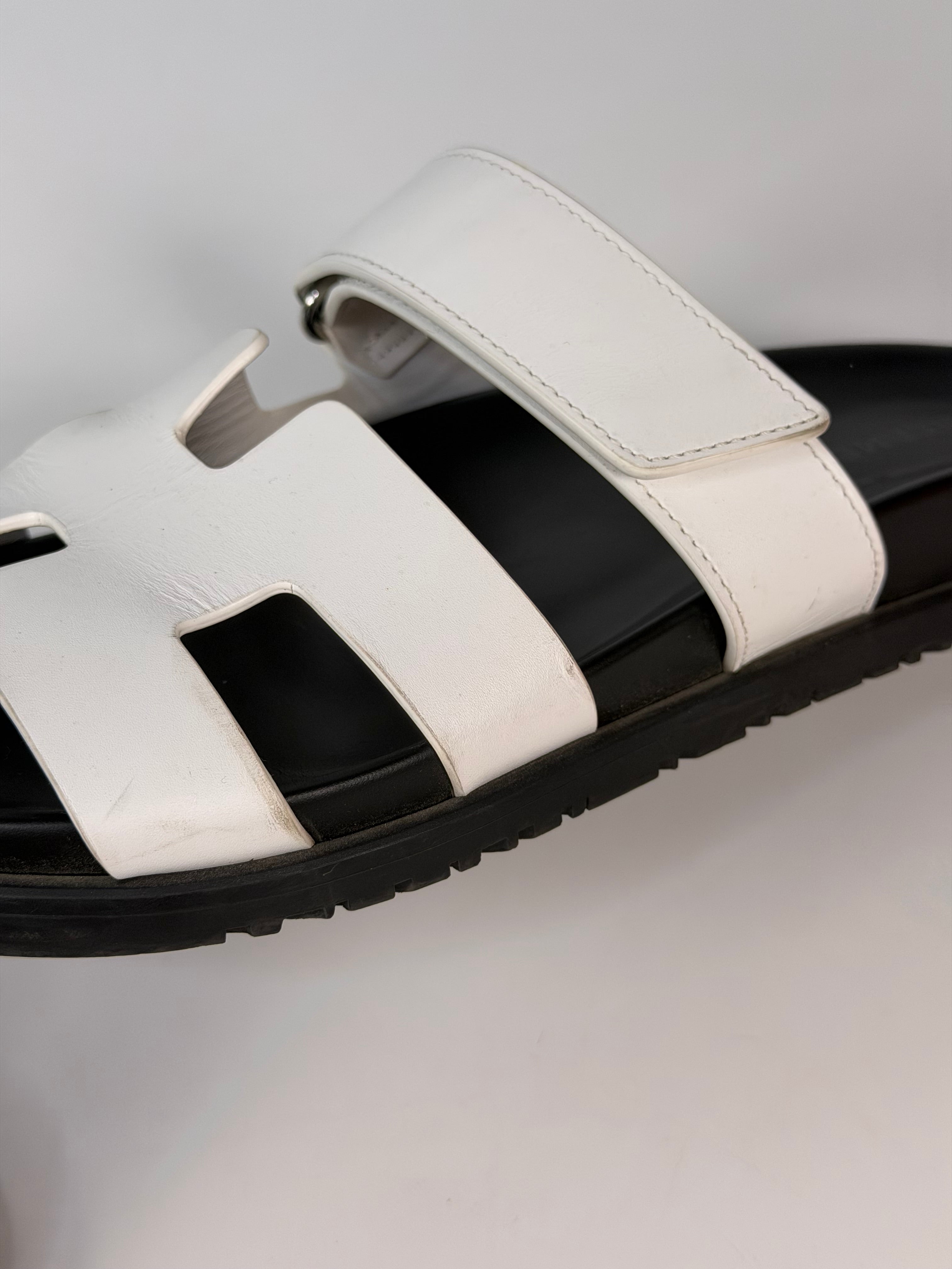 Hermès Chypre Sandals In White (Size 38/UK5) in very good condition 100% authentic and preloved