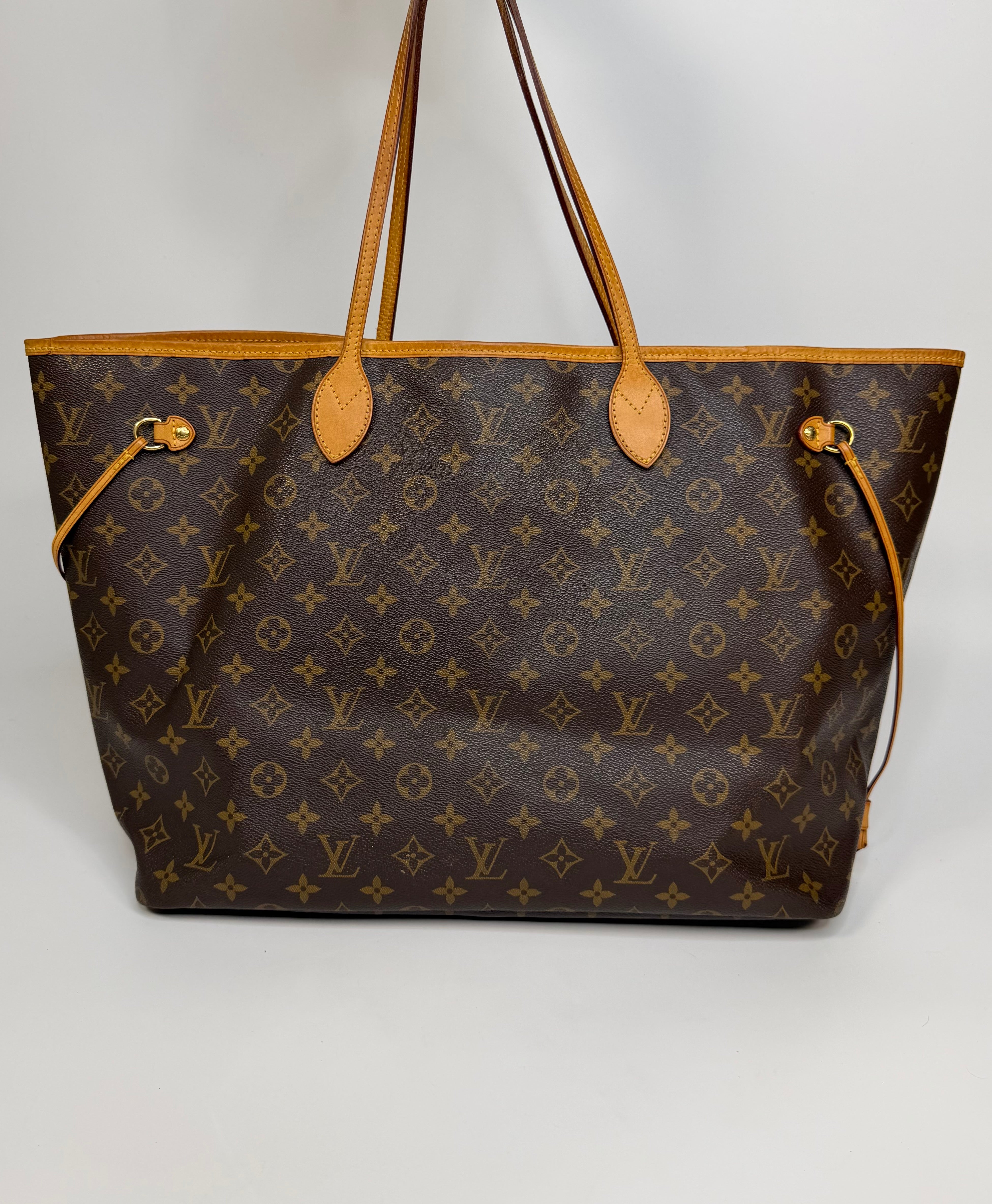 Louis Vuitton Neverfull GM Tote Bag In Monogram. Authentic and preloved in very good condition.