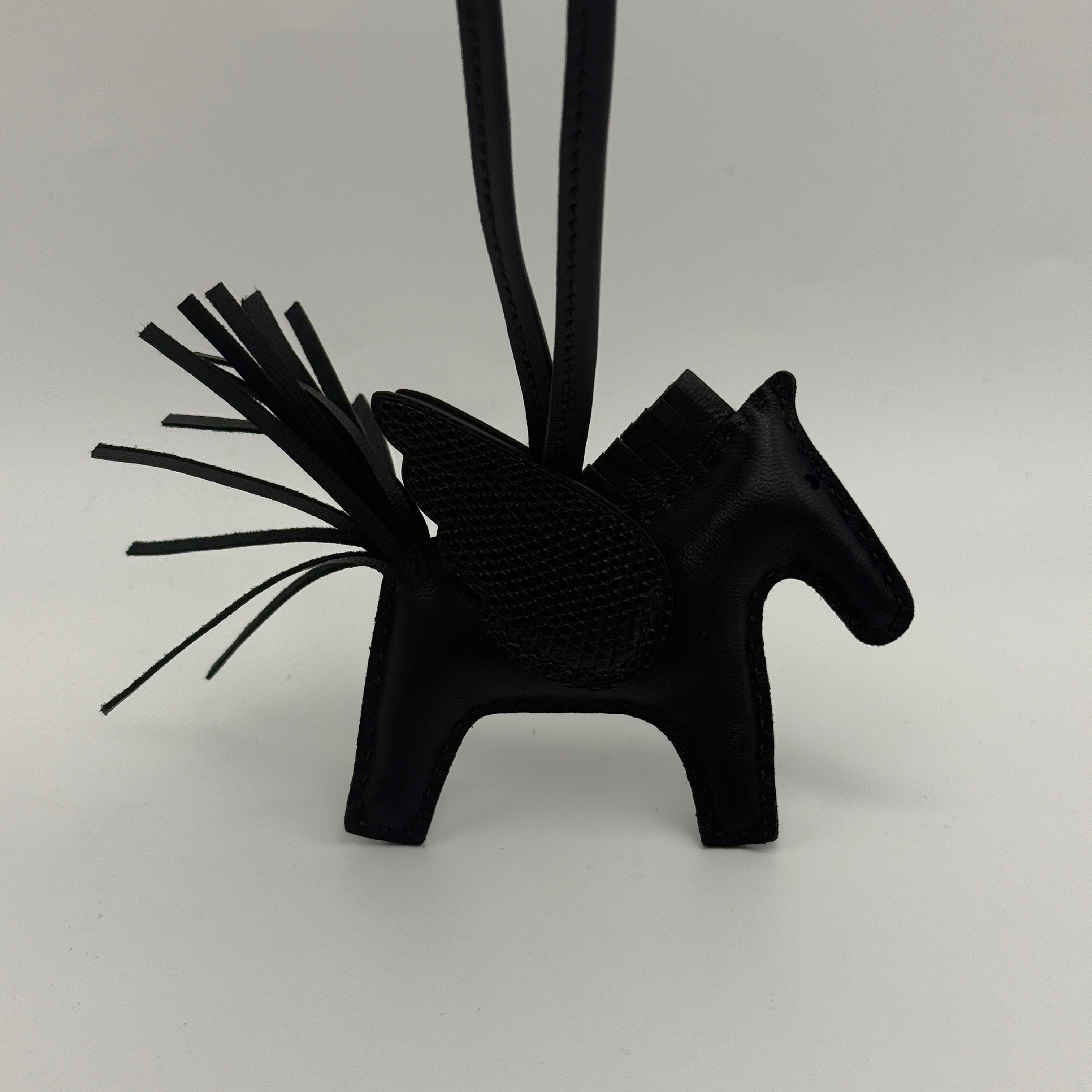 Hermès Pegasus PM Black Touch Lizard Excellent Condition. Authentic and preloved. 100% Authenticity Guarantee 