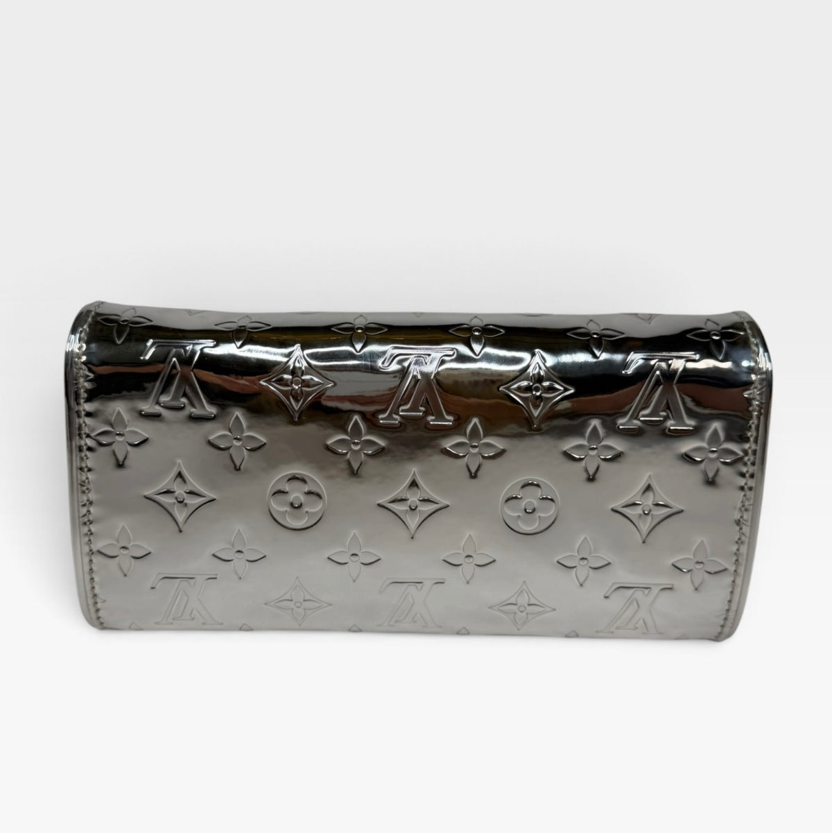 Louis Vuitton Pochette Twin In Monogram Miroir Silver. 100% authentic and preloved in excellent condition
