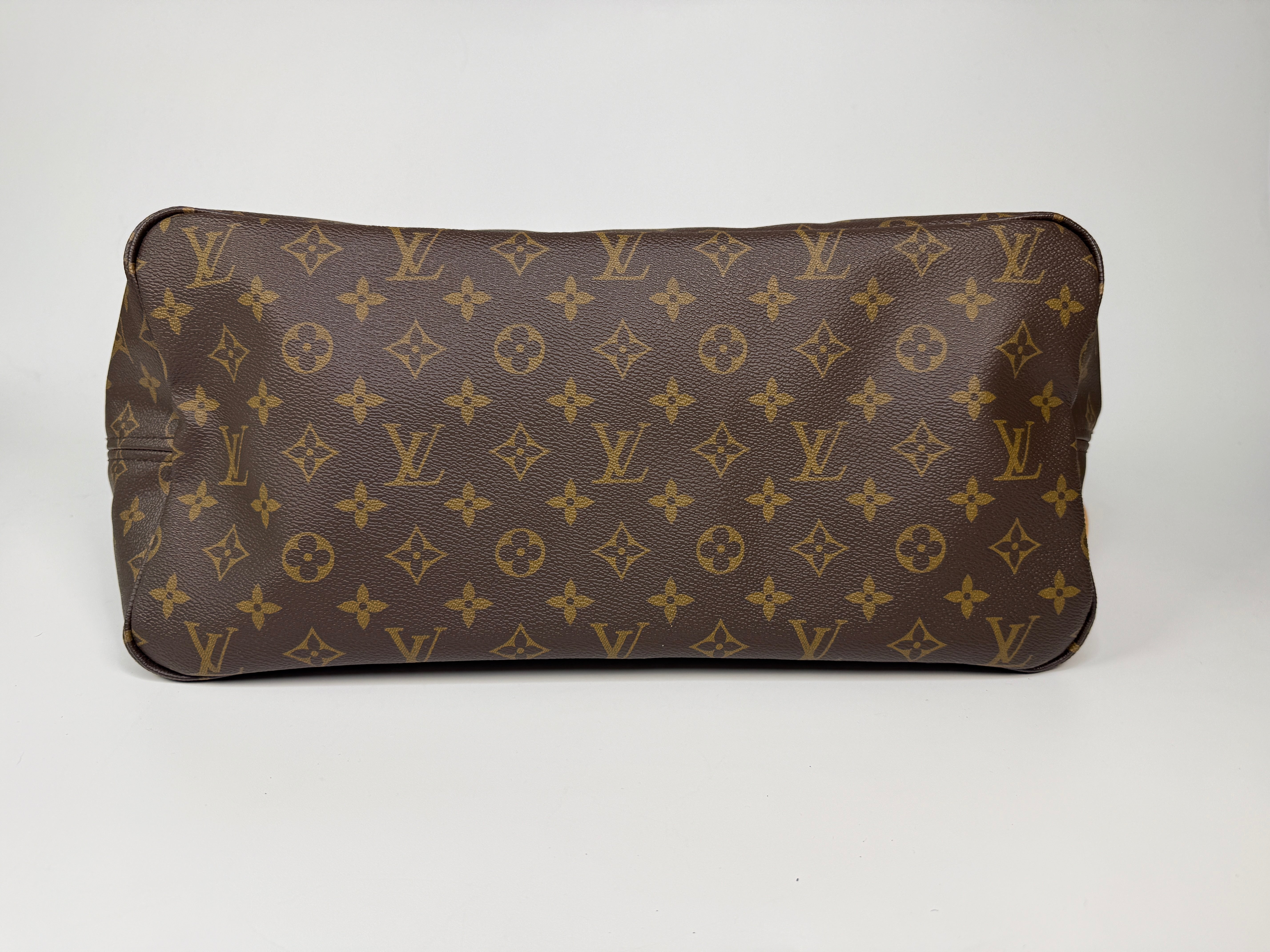 Louis Vuitton Neverfull GM Tote Bag
Authentic Pre Loved Verified by Luxe Cheshire Trusted Designer resale