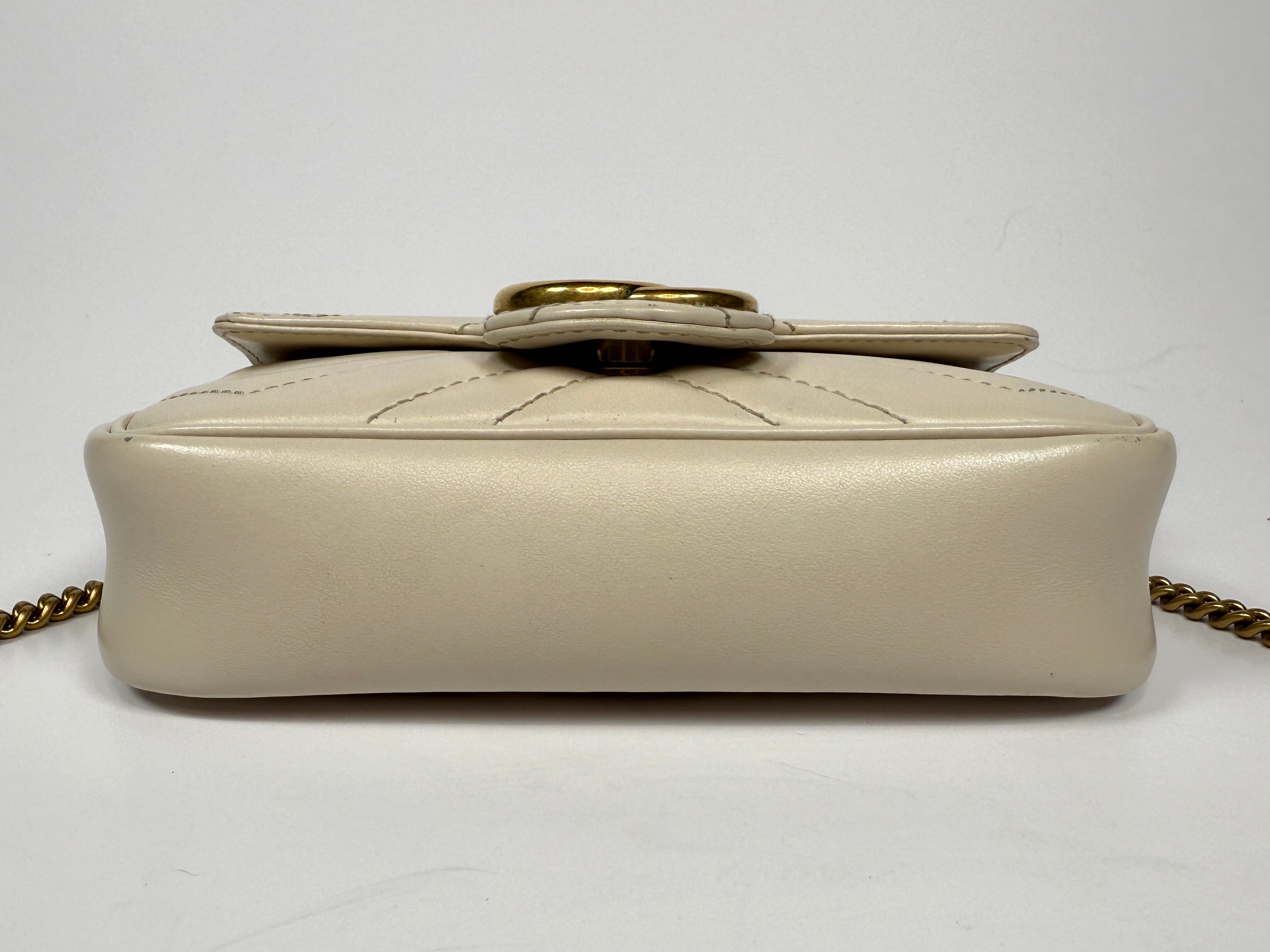 Gucci Marmont White  Matelassé Super Mini Bag With Gold Hardware In Excellent pre loved condition. Authentic and preloved